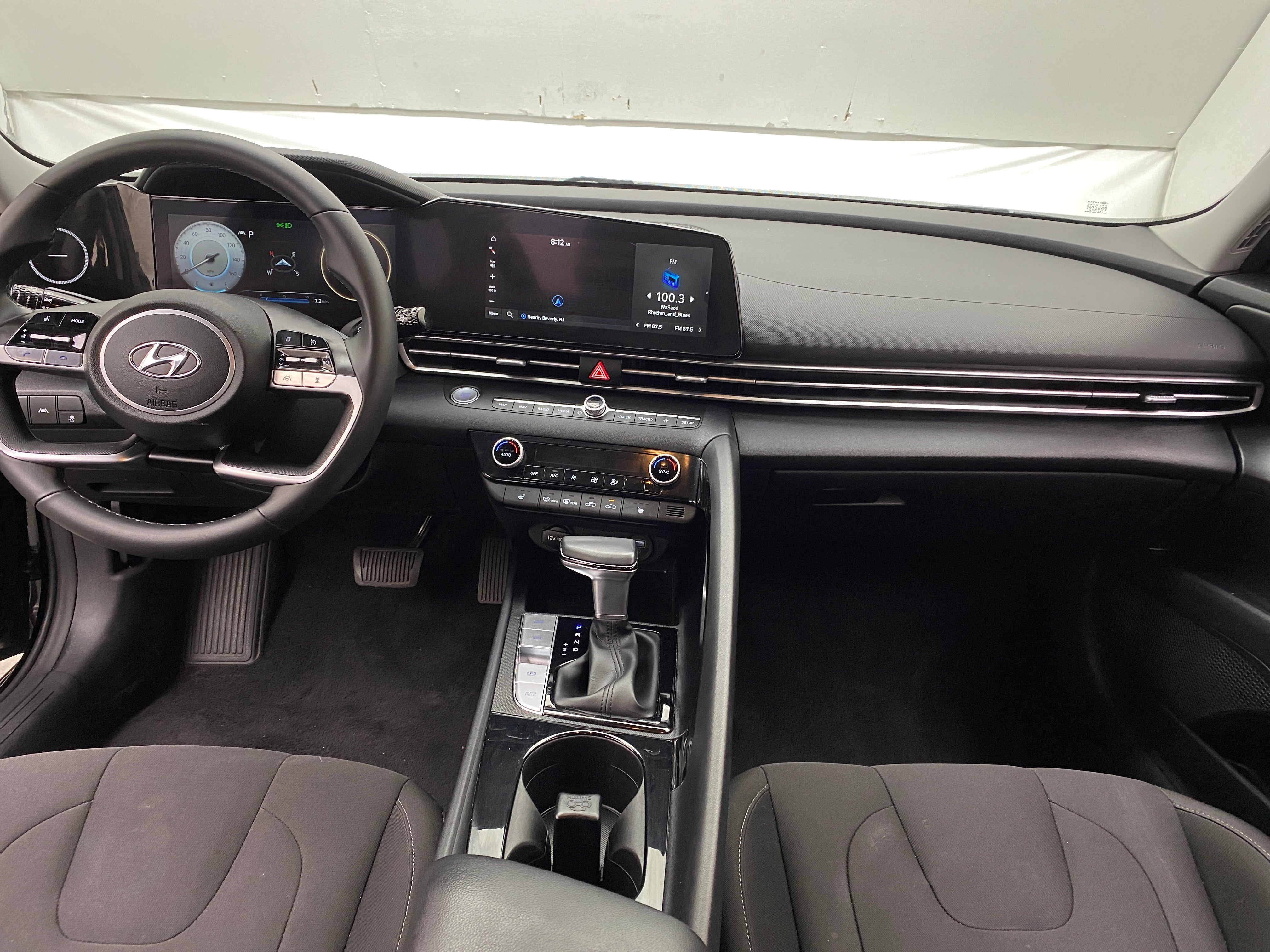 Thumbnail: 2023 Hyundai Elantra - 3