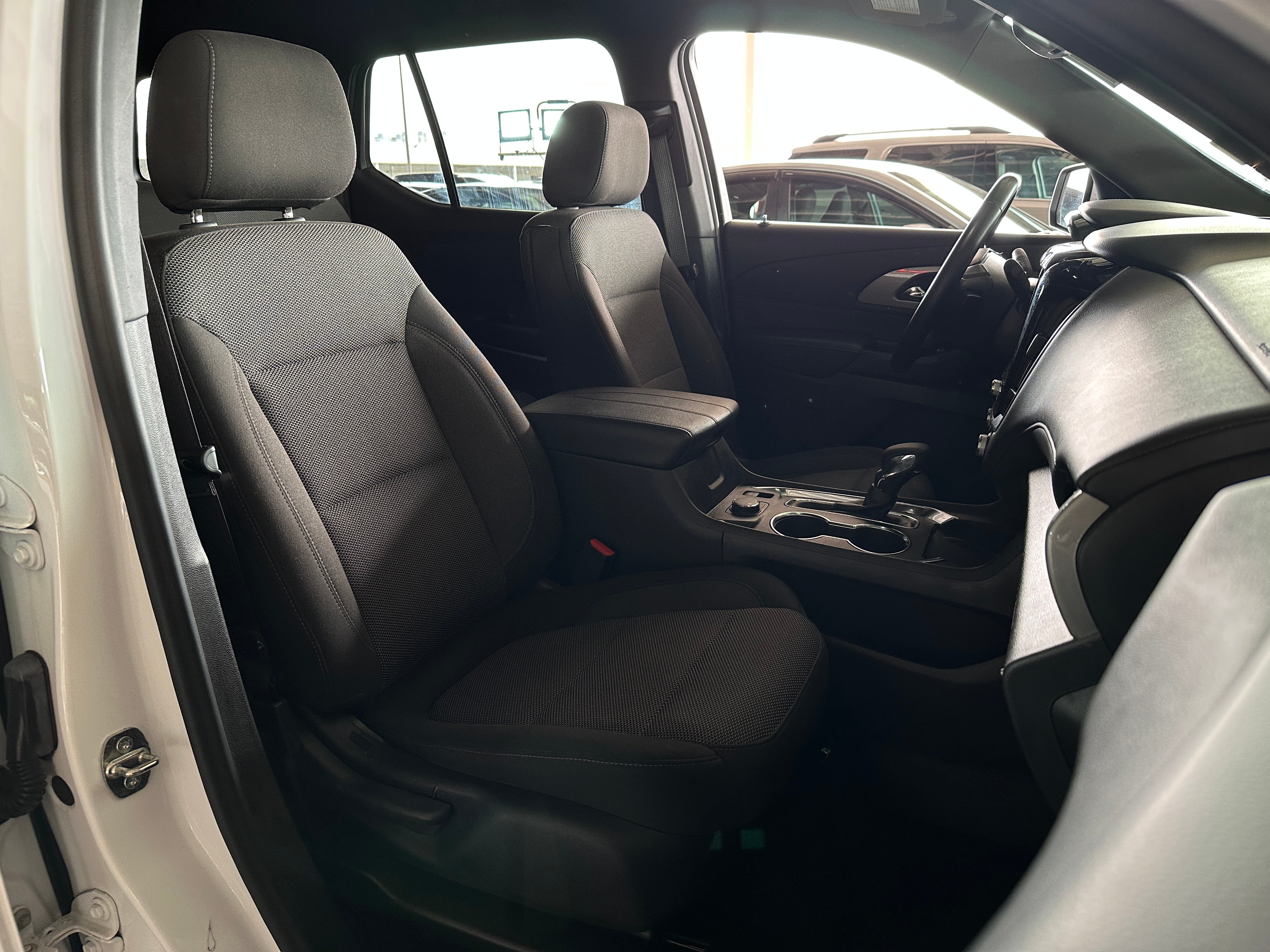 2023 Chevrolet Traverse LT 2