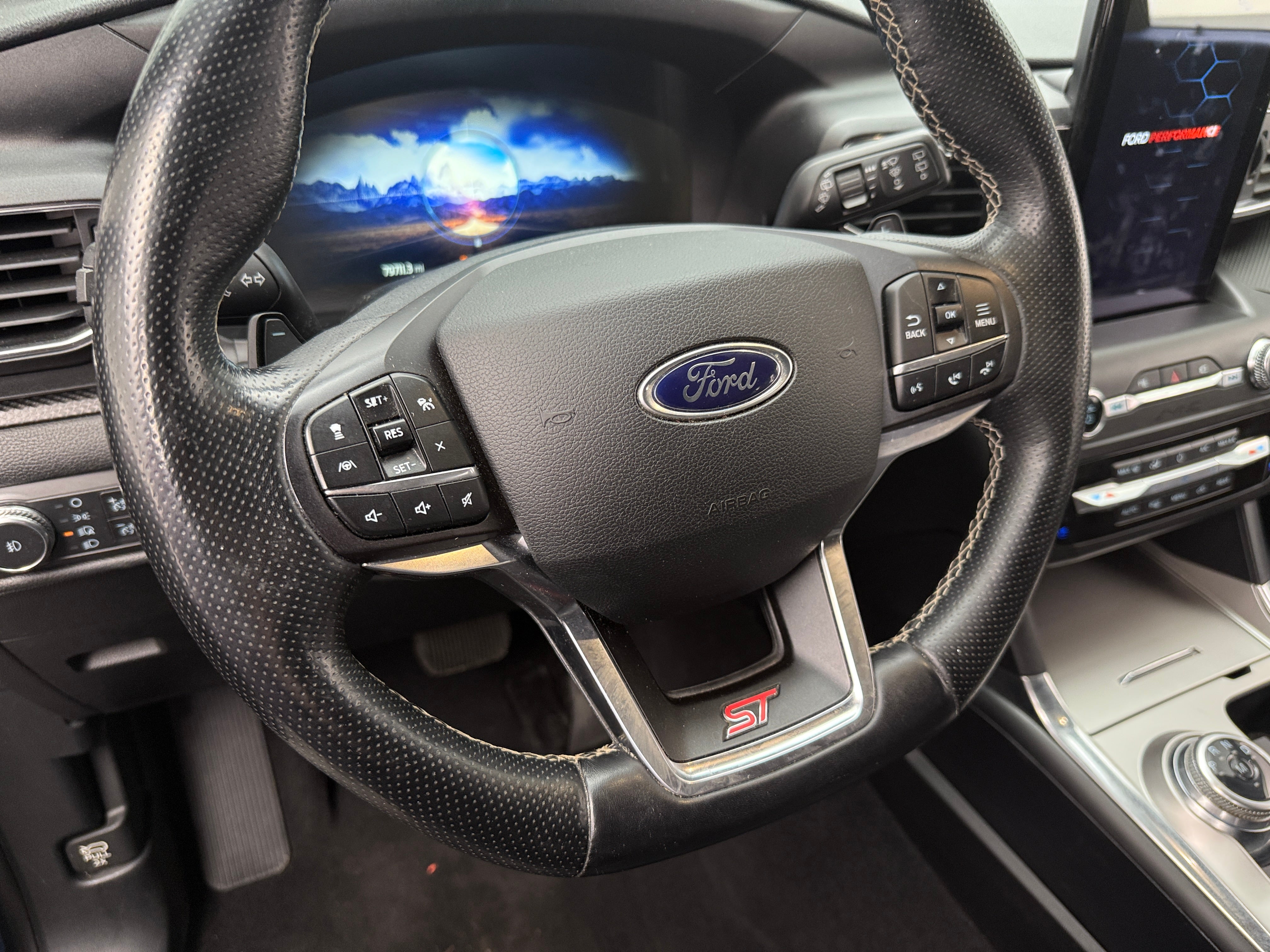 2020 Ford Explorer ST 4