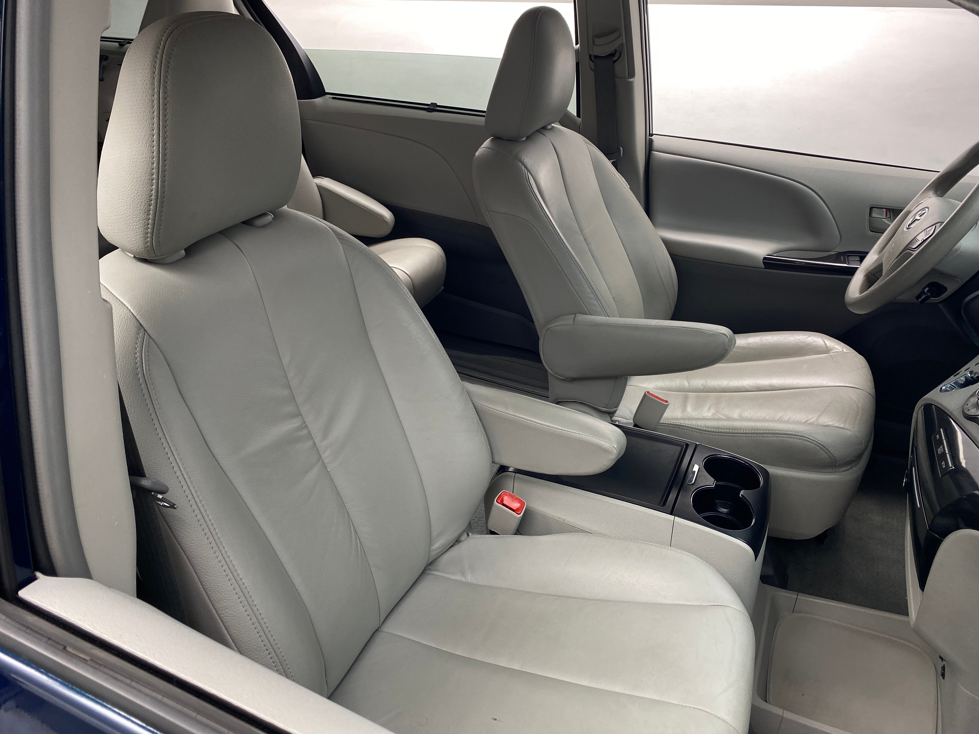 2012 Toyota Sienna LE 2