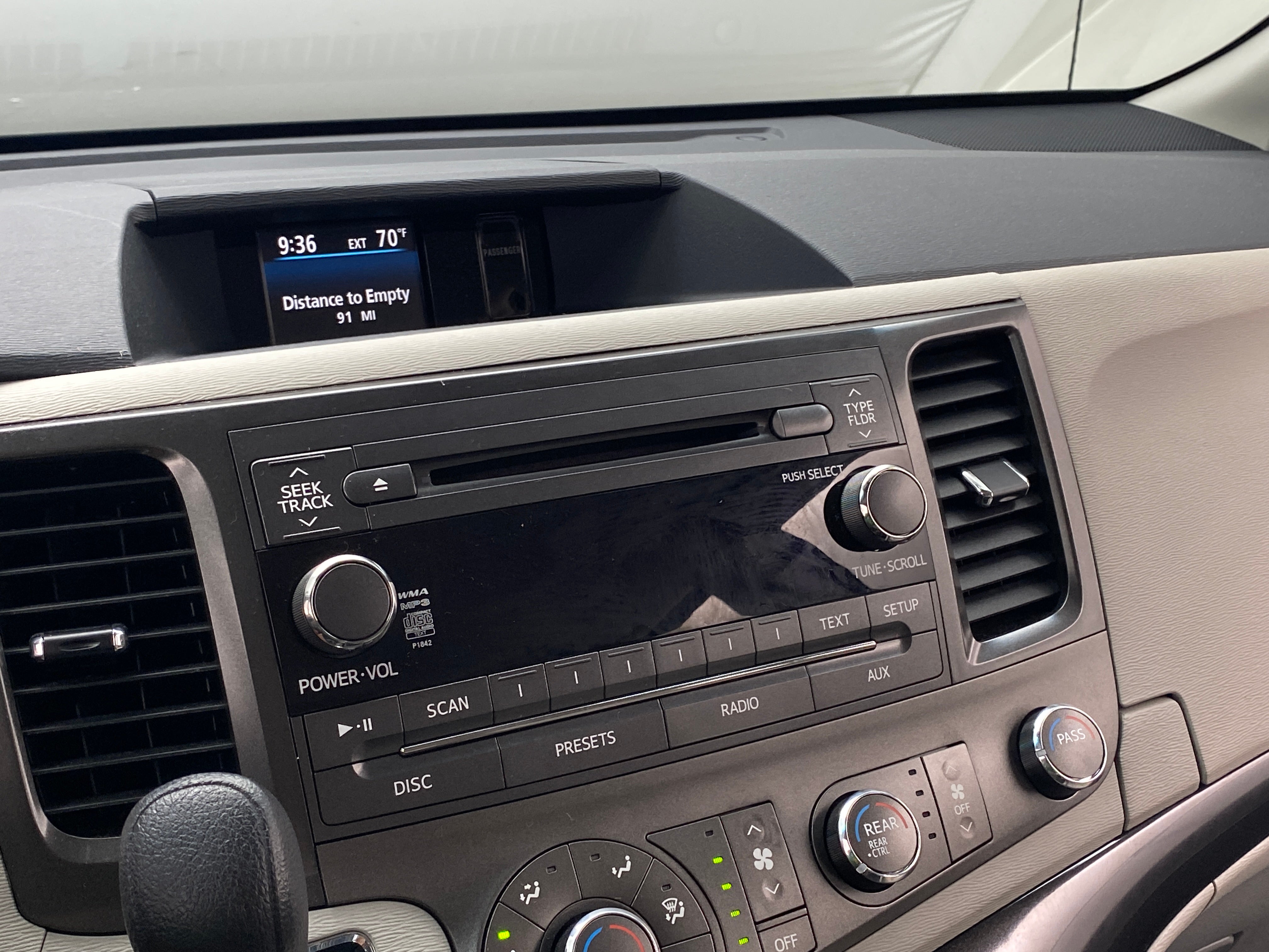 2012 Toyota Sienna LE 4