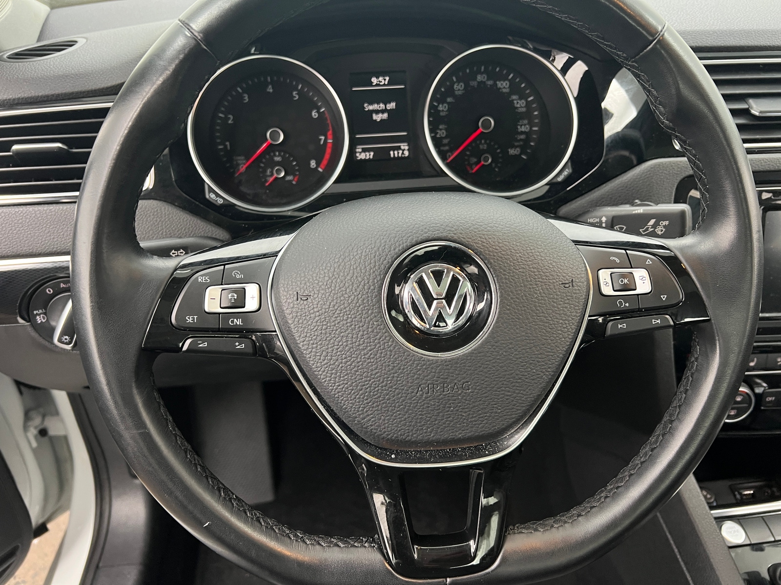 Thumbnail: 2017 Volkswagen Jetta - 4