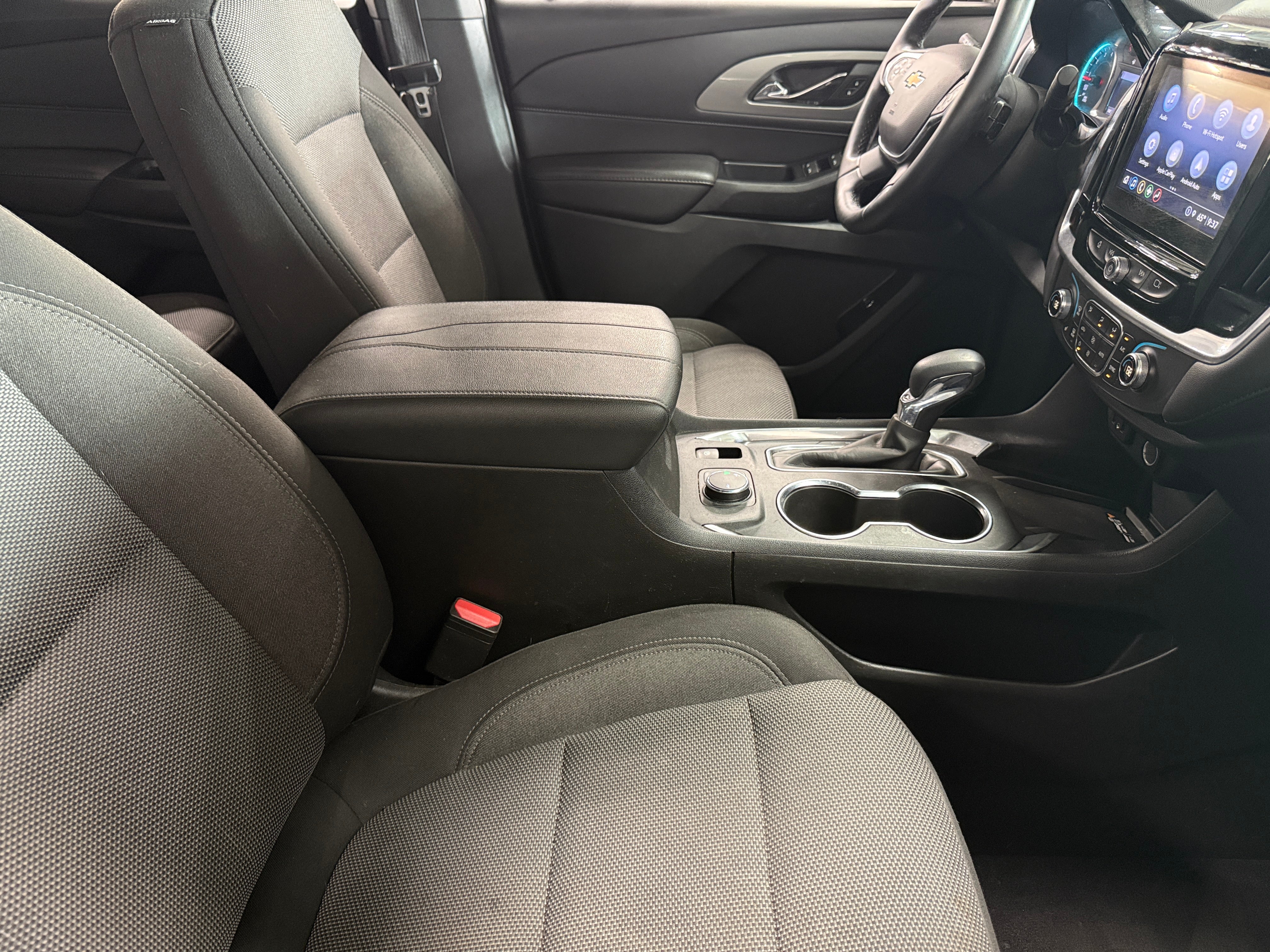 2023 Chevrolet Traverse LT 2