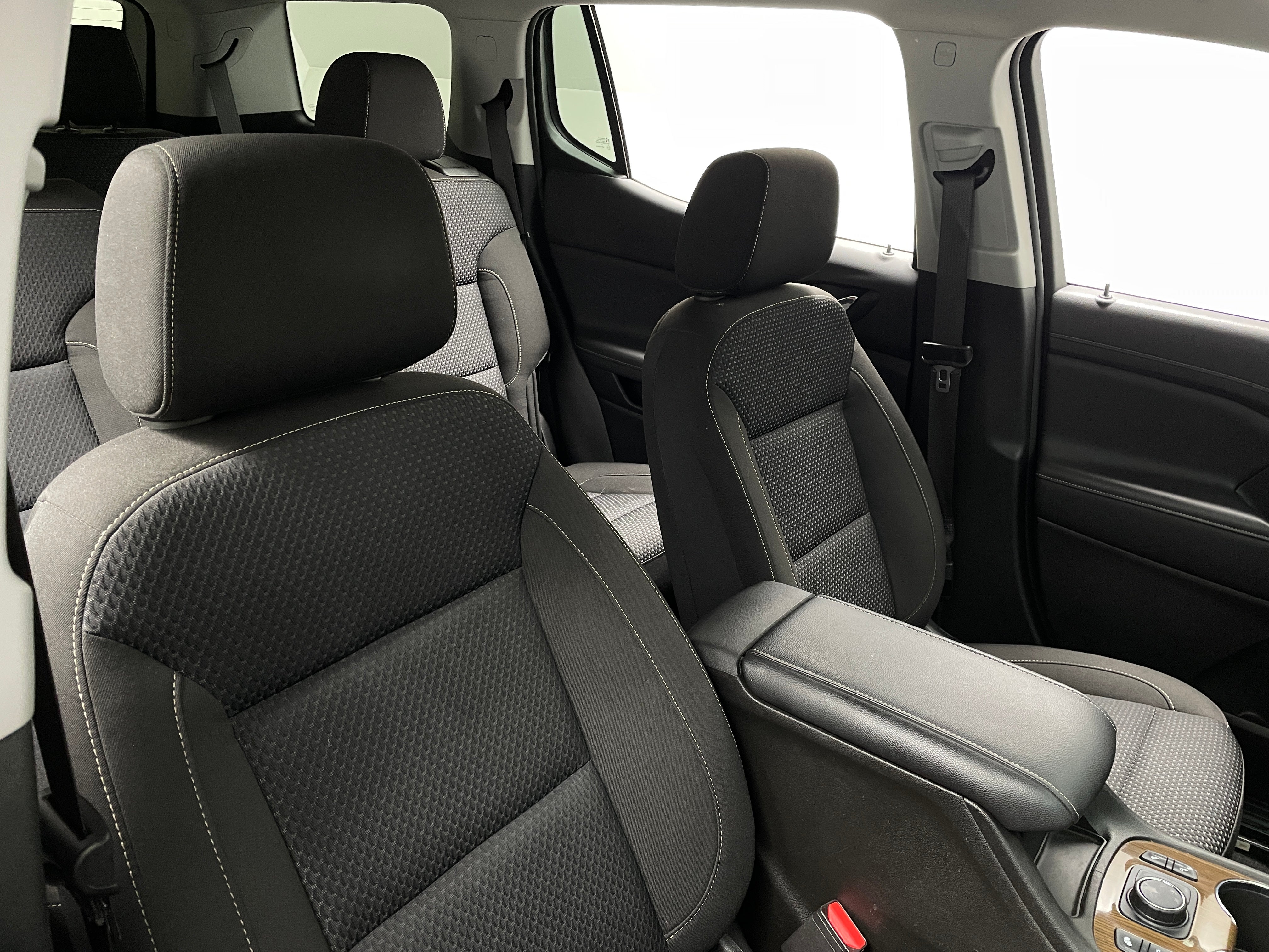 2023 GMC Acadia SLE 2