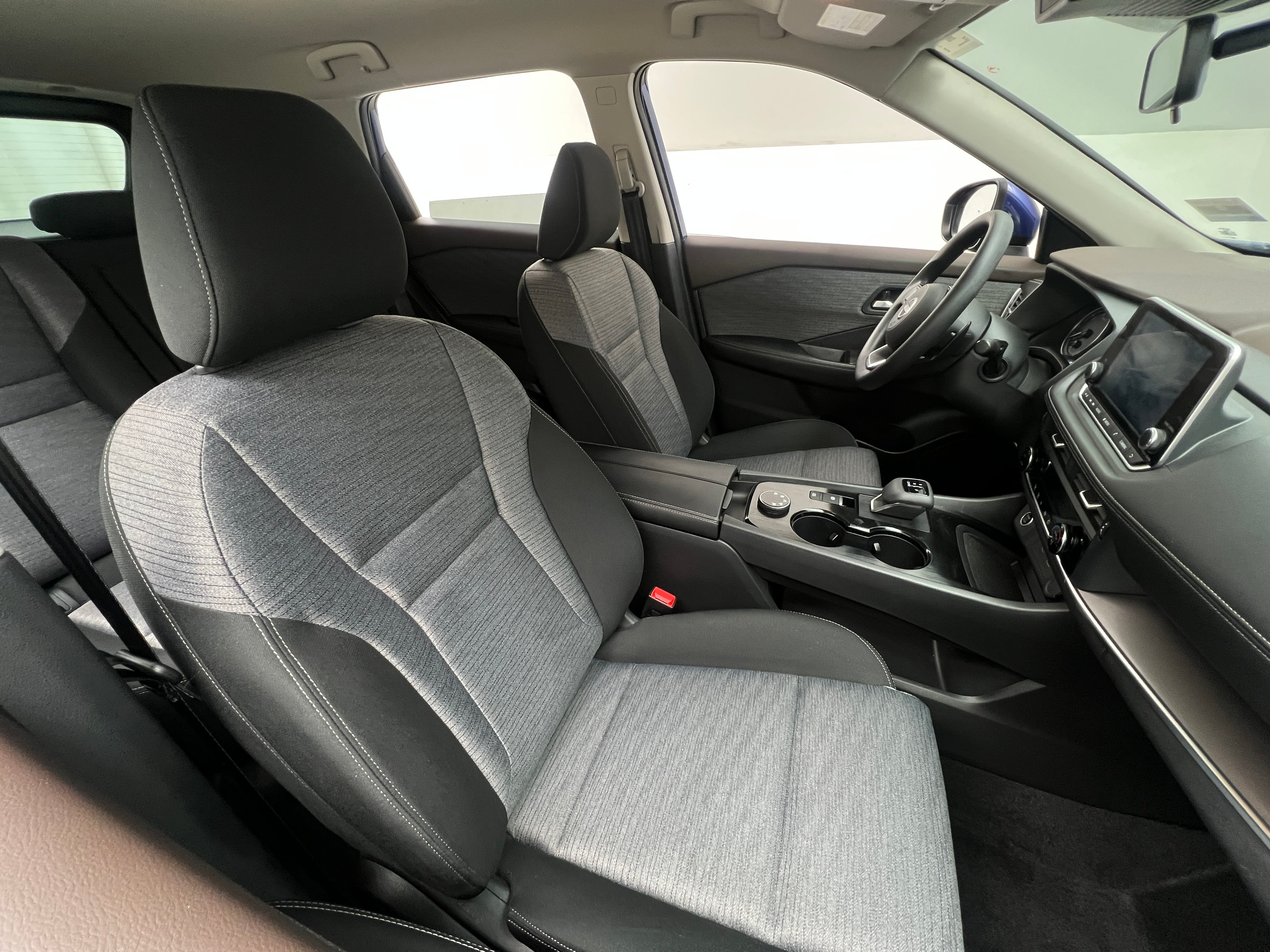 2023 Nissan Rogue SV 2