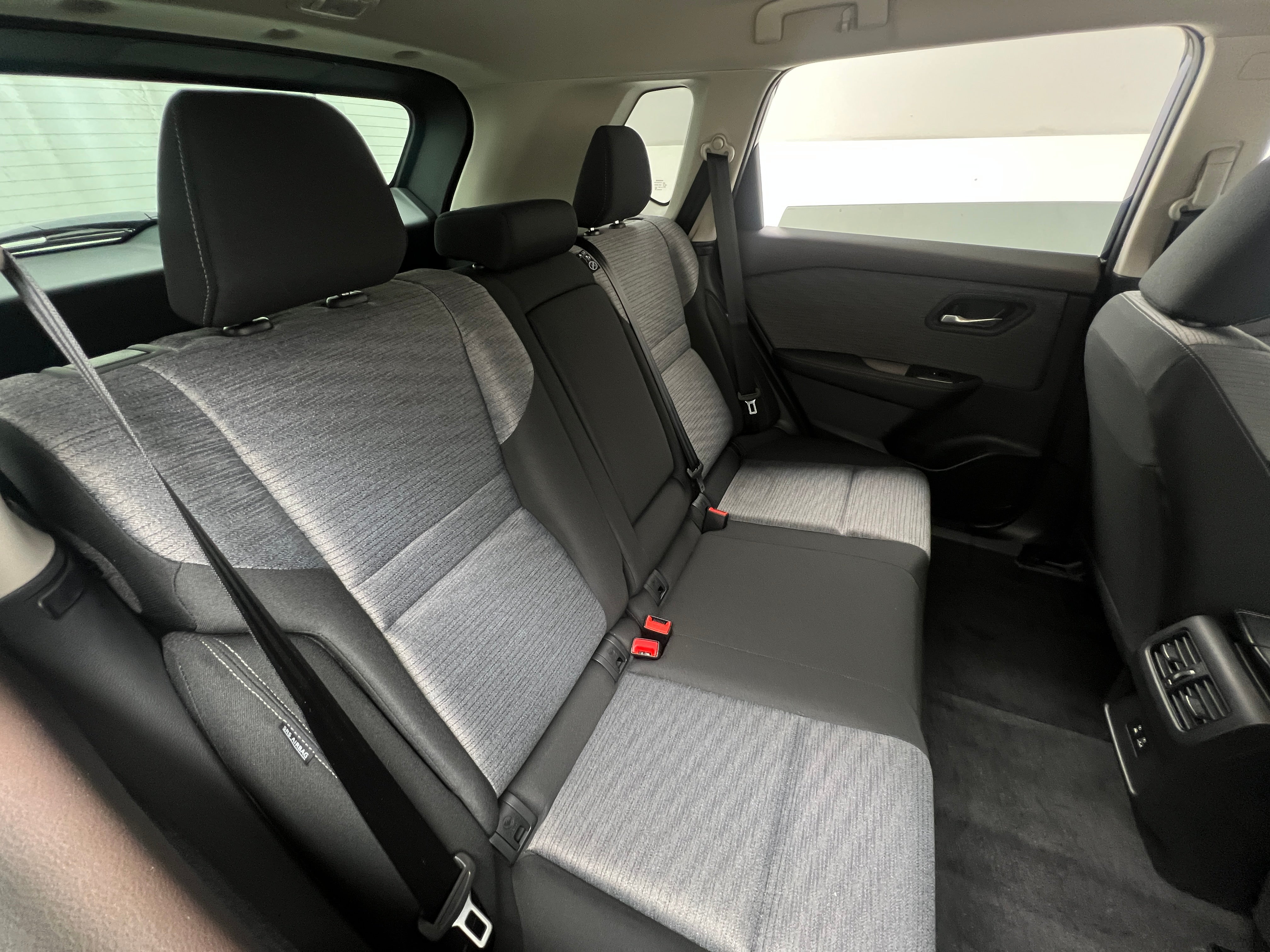 2023 Nissan Rogue SV 6