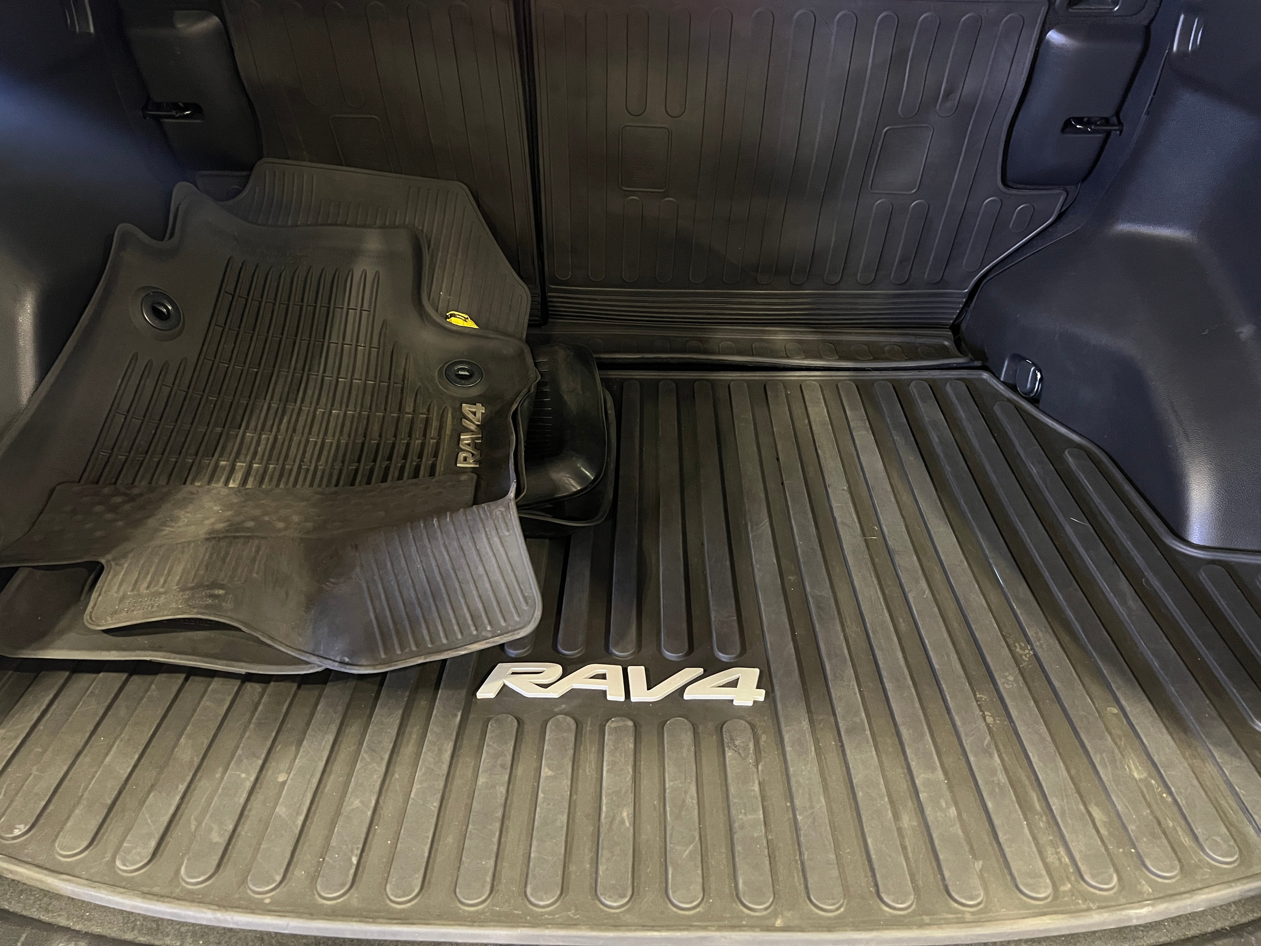 2021 Toyota RAV4 LE 7