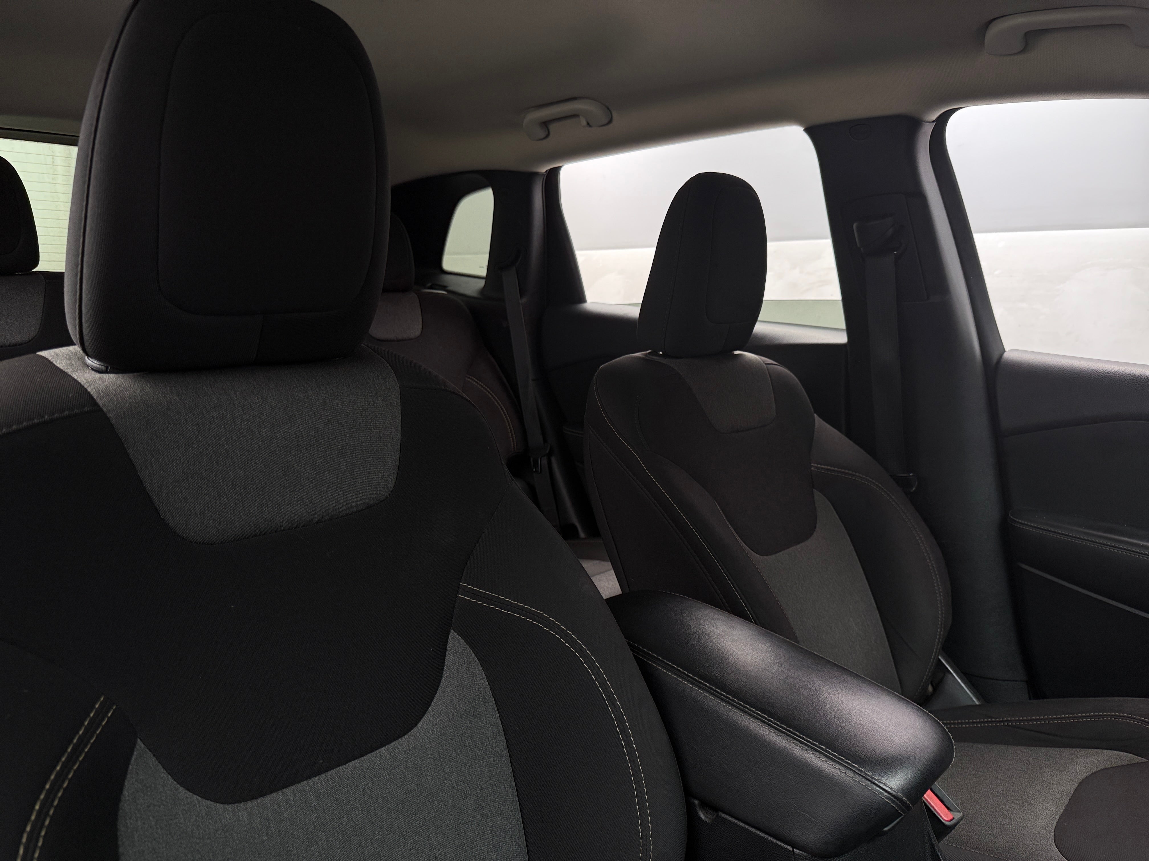 2017 Jeep Cherokee Sport Altitude 2