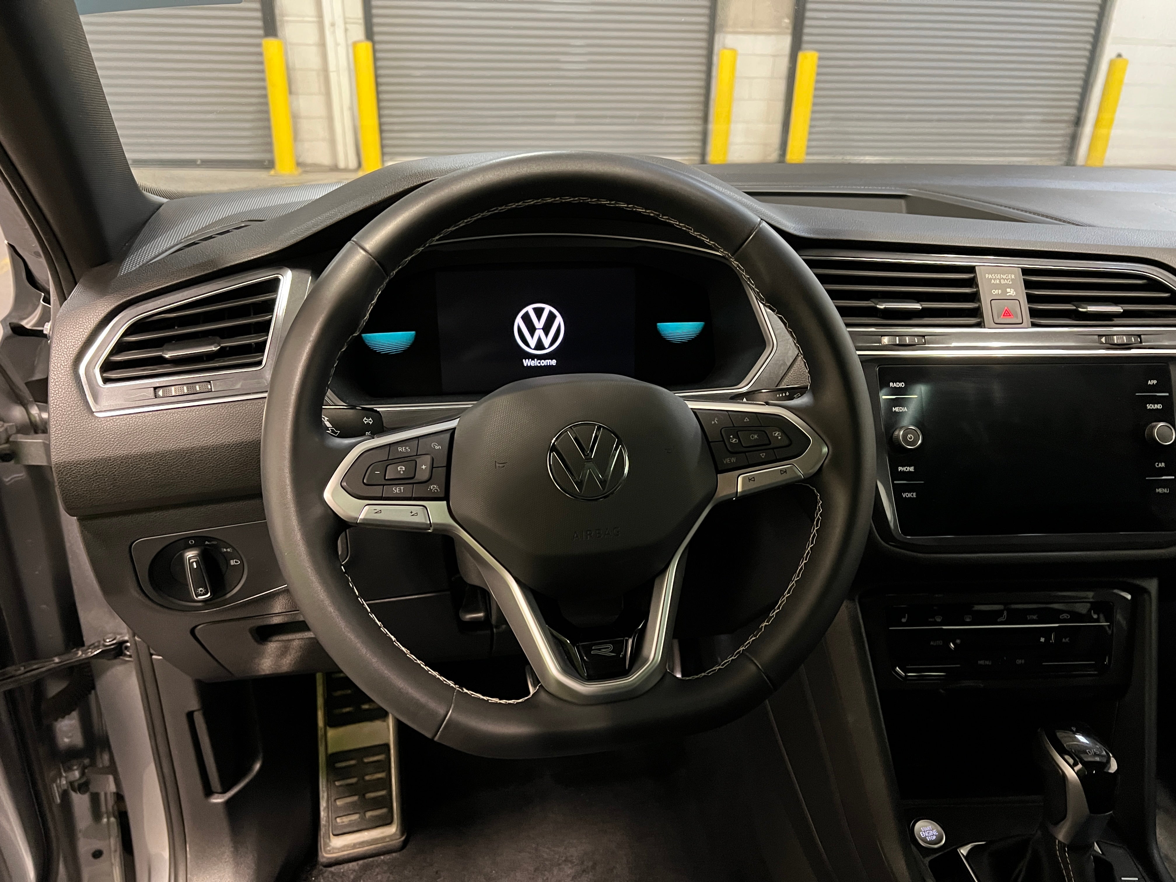 2023 Volkswagen Tiguan SE R-Line Black 4