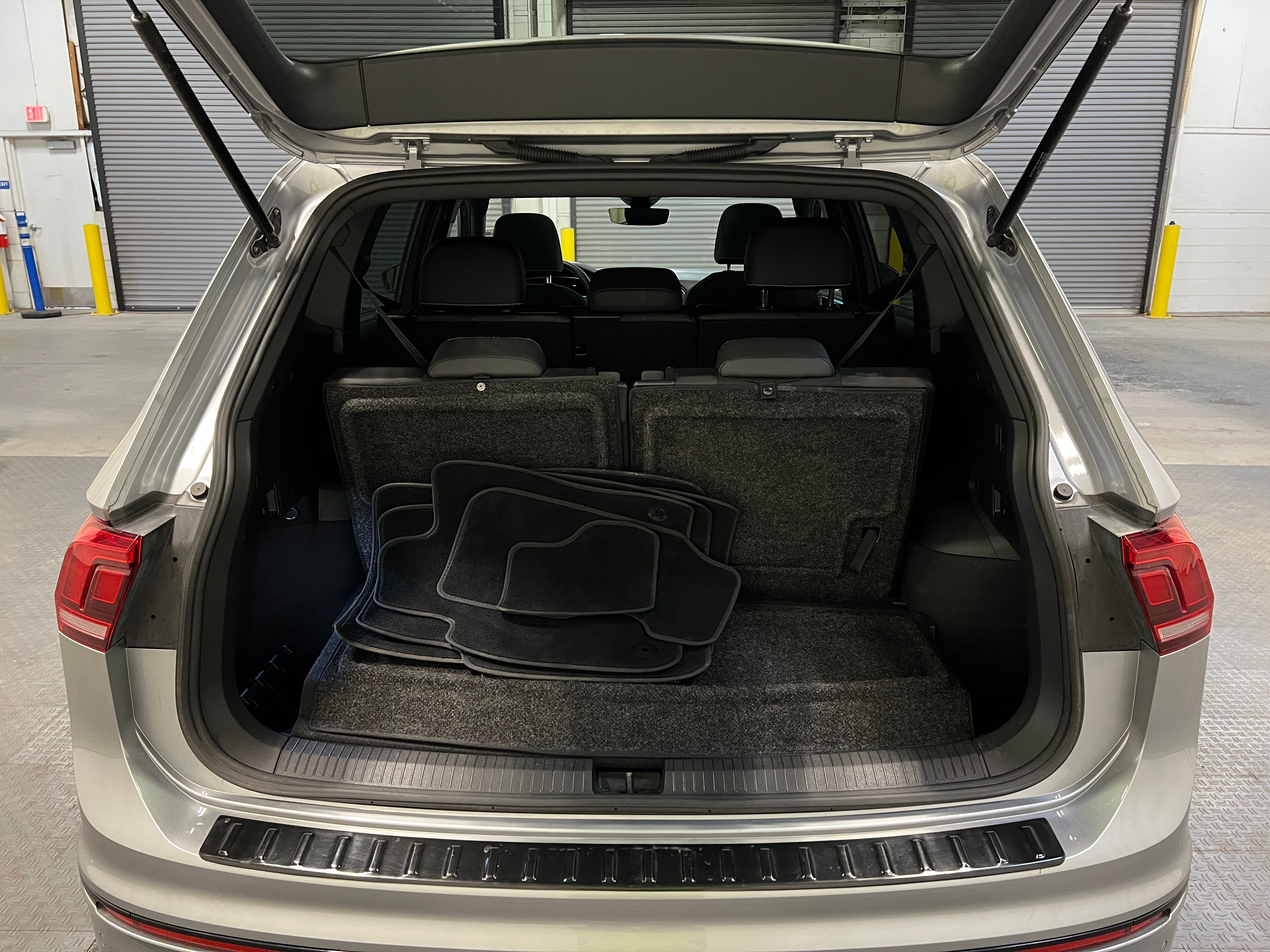 2023 Volkswagen Tiguan SE R-Line Black 6