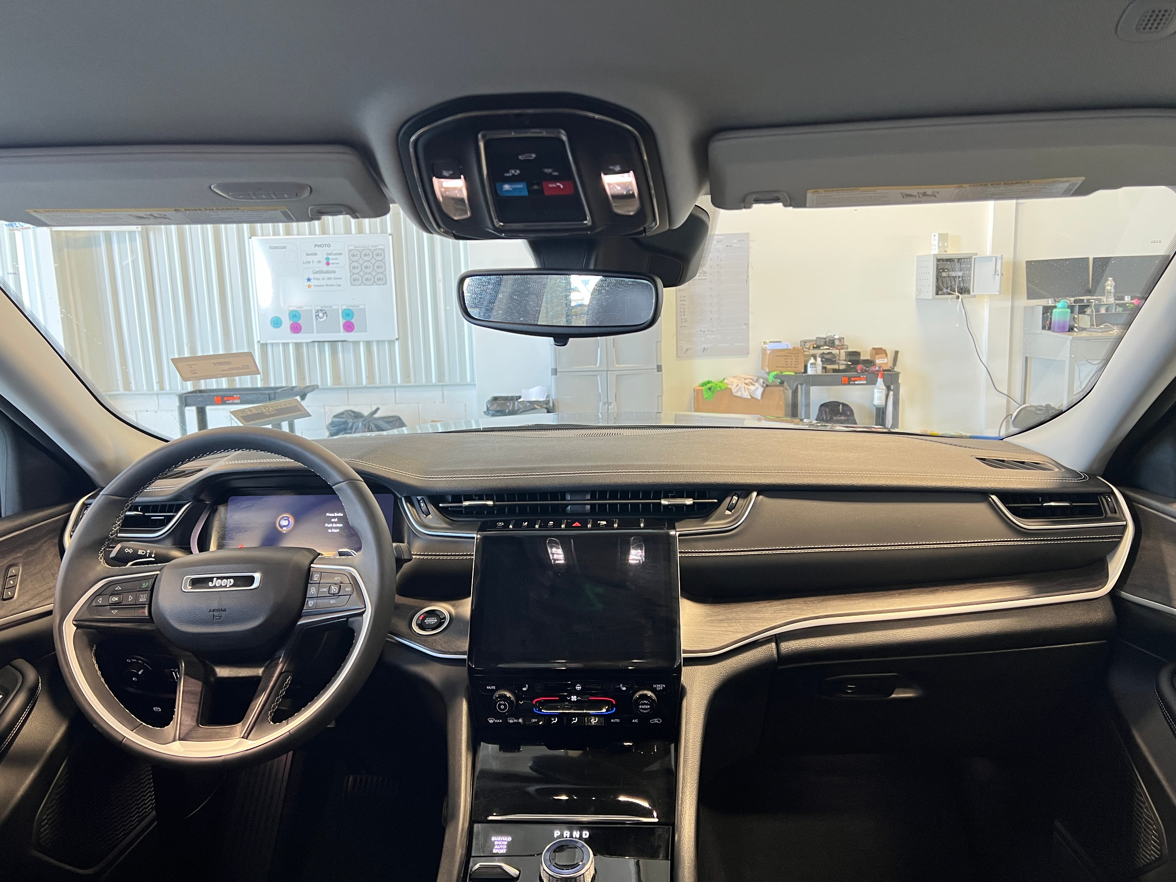 2023 Jeep Grand Cherokee Limited Edition 2