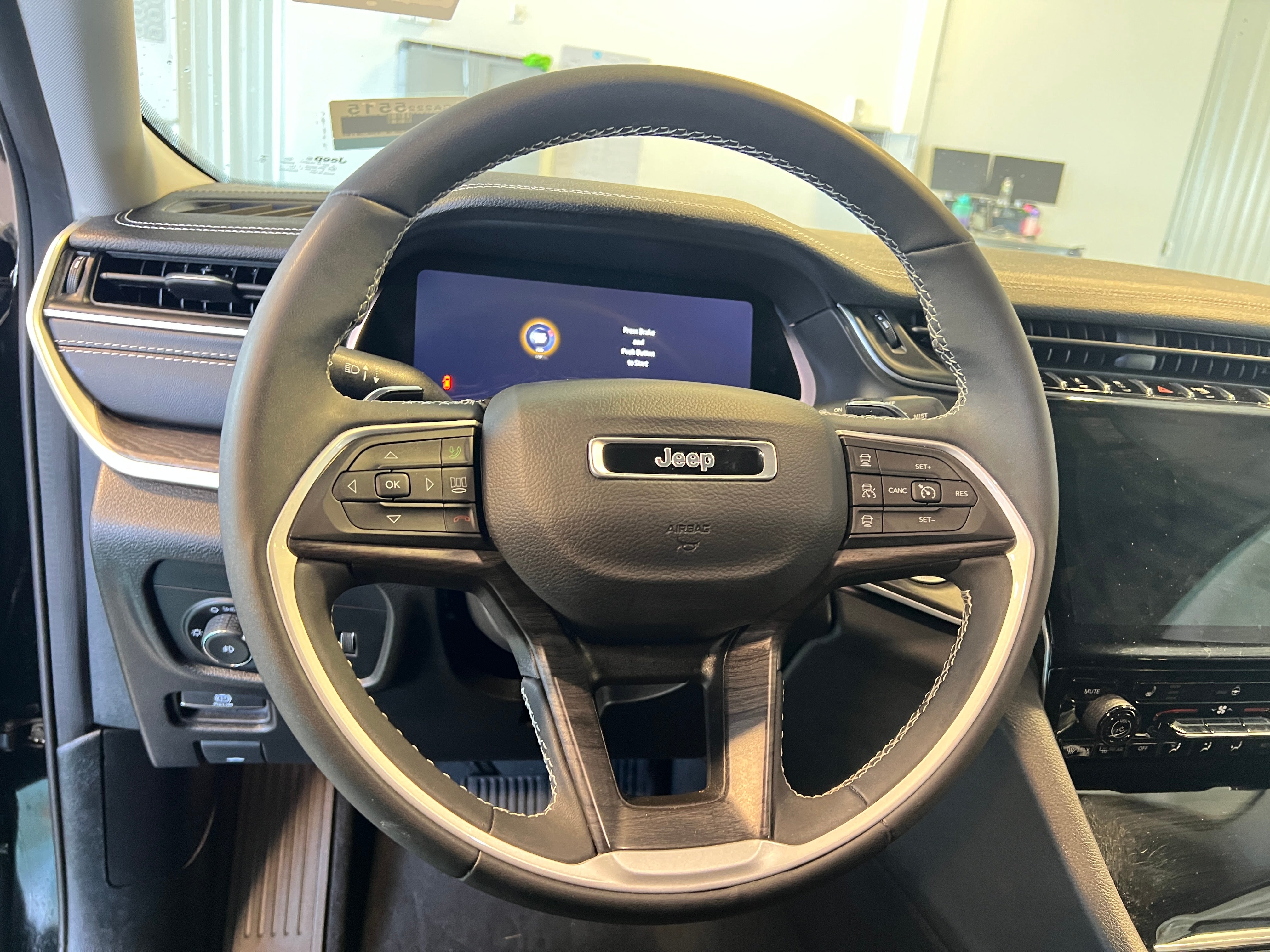 2023 Jeep Grand Cherokee Limited Edition 4