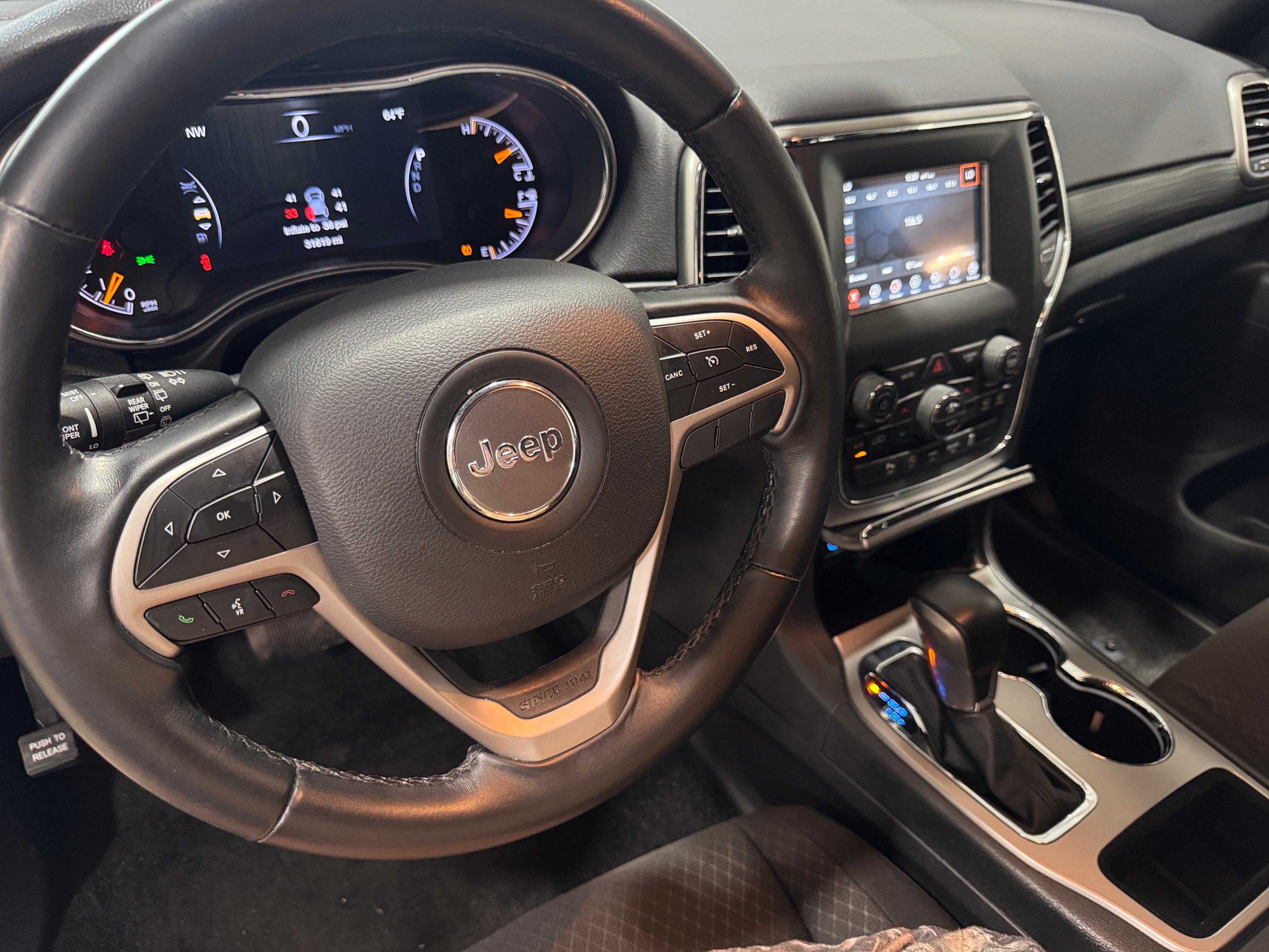 2021 Jeep Grand Cherokee Laredo 3