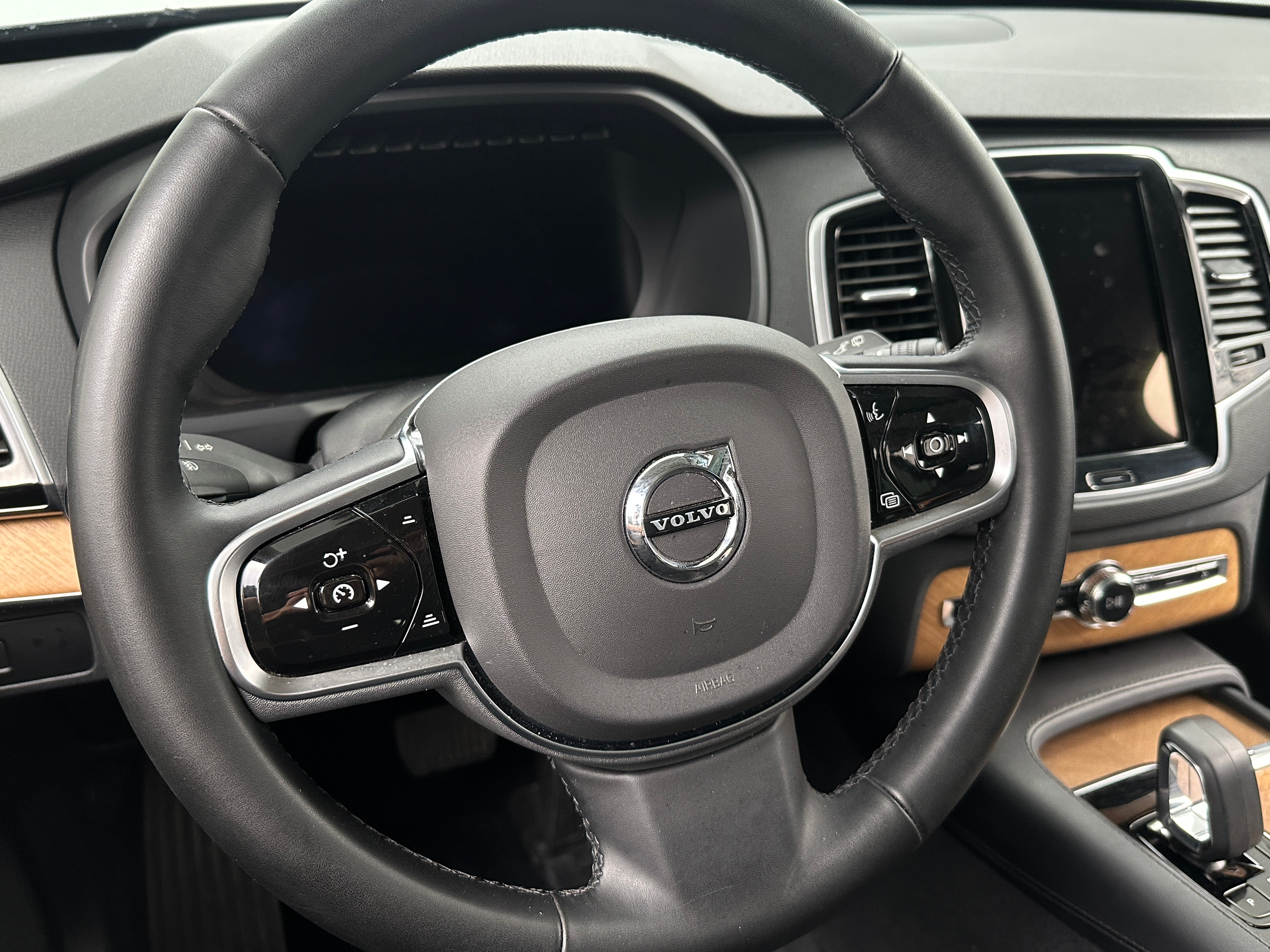 2024 Volvo XC90 B6 Plus 4