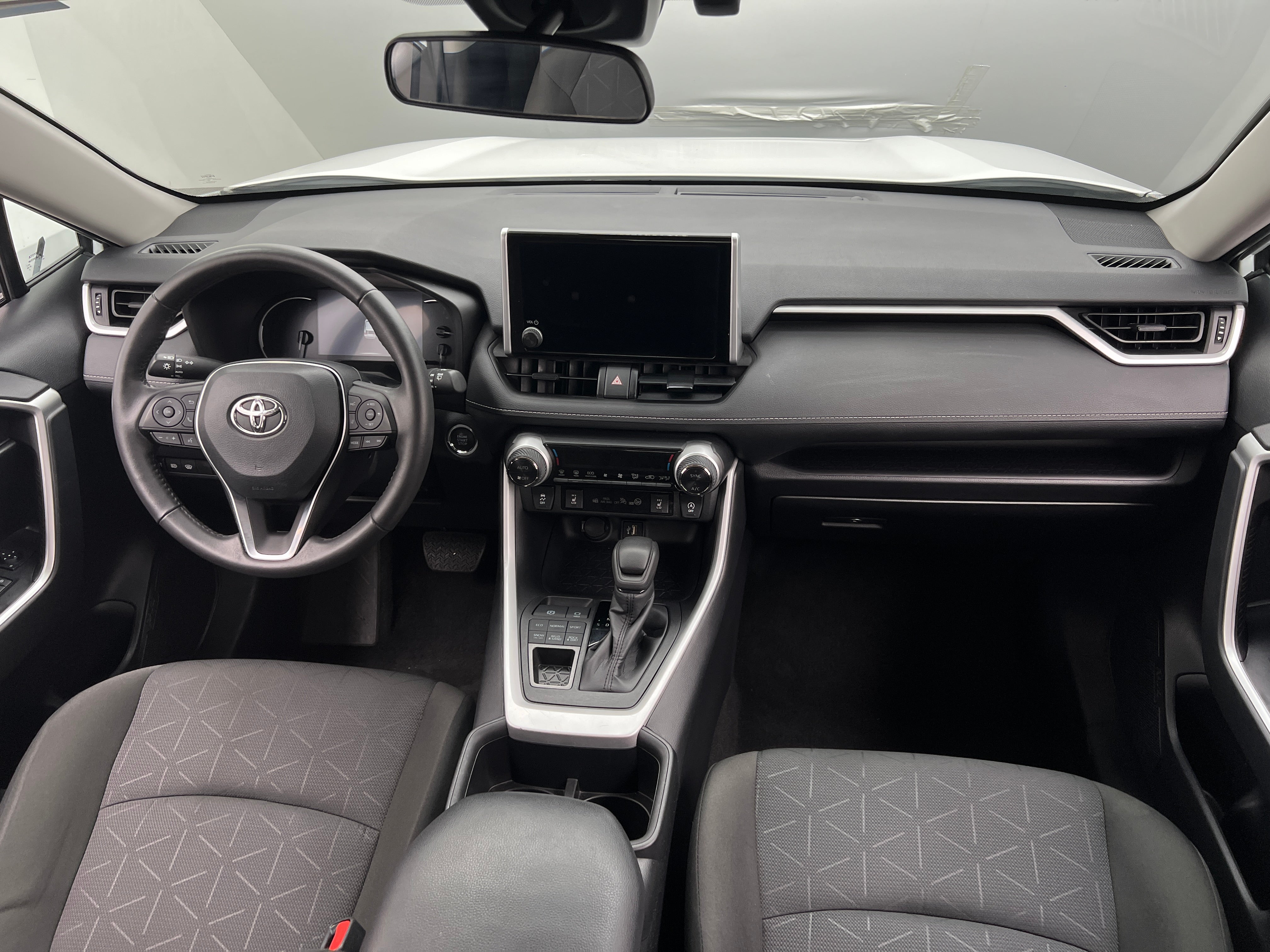 2024 Toyota RAV4 XLE 3