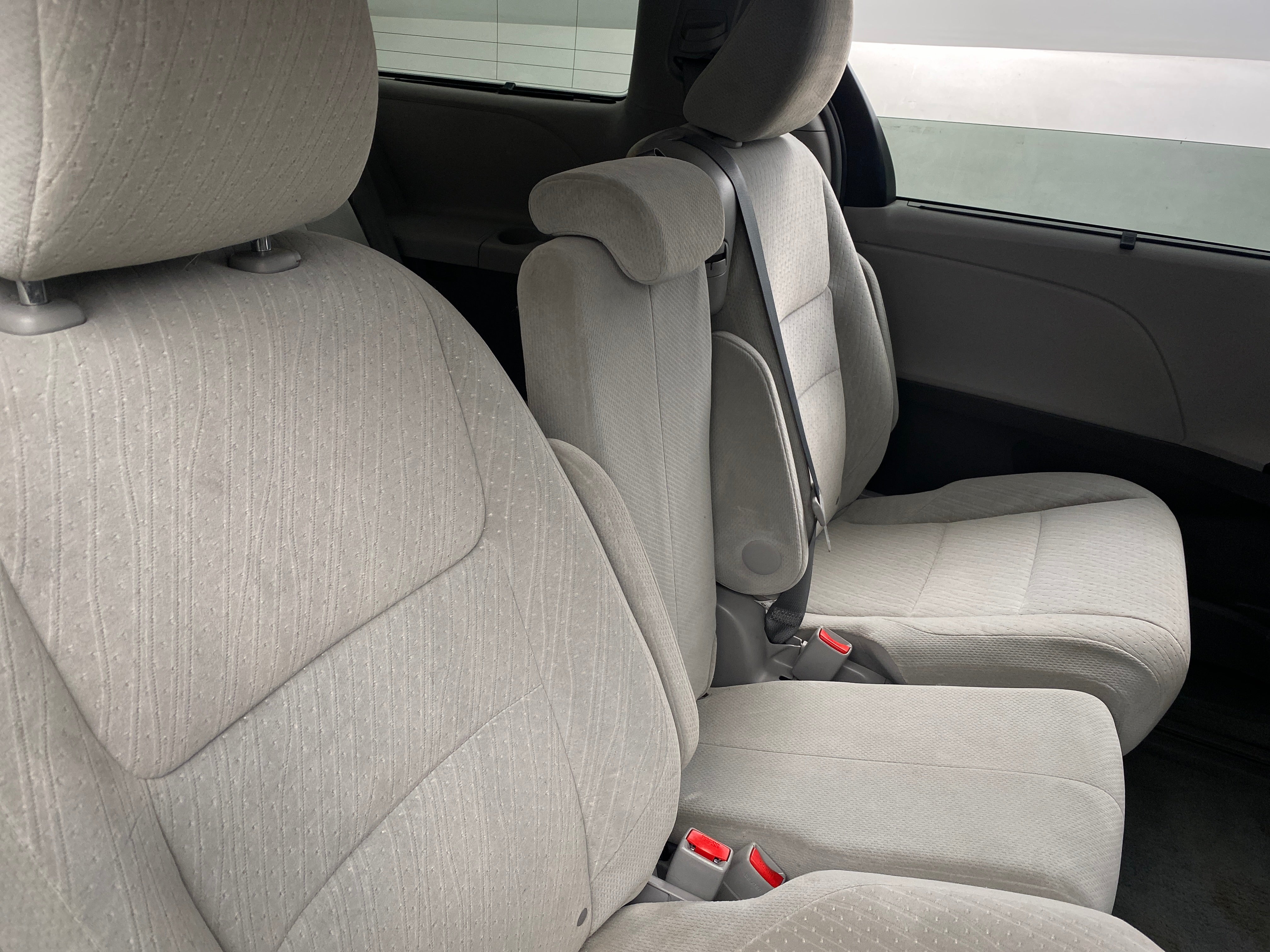 2016 Toyota Sienna LE 6
