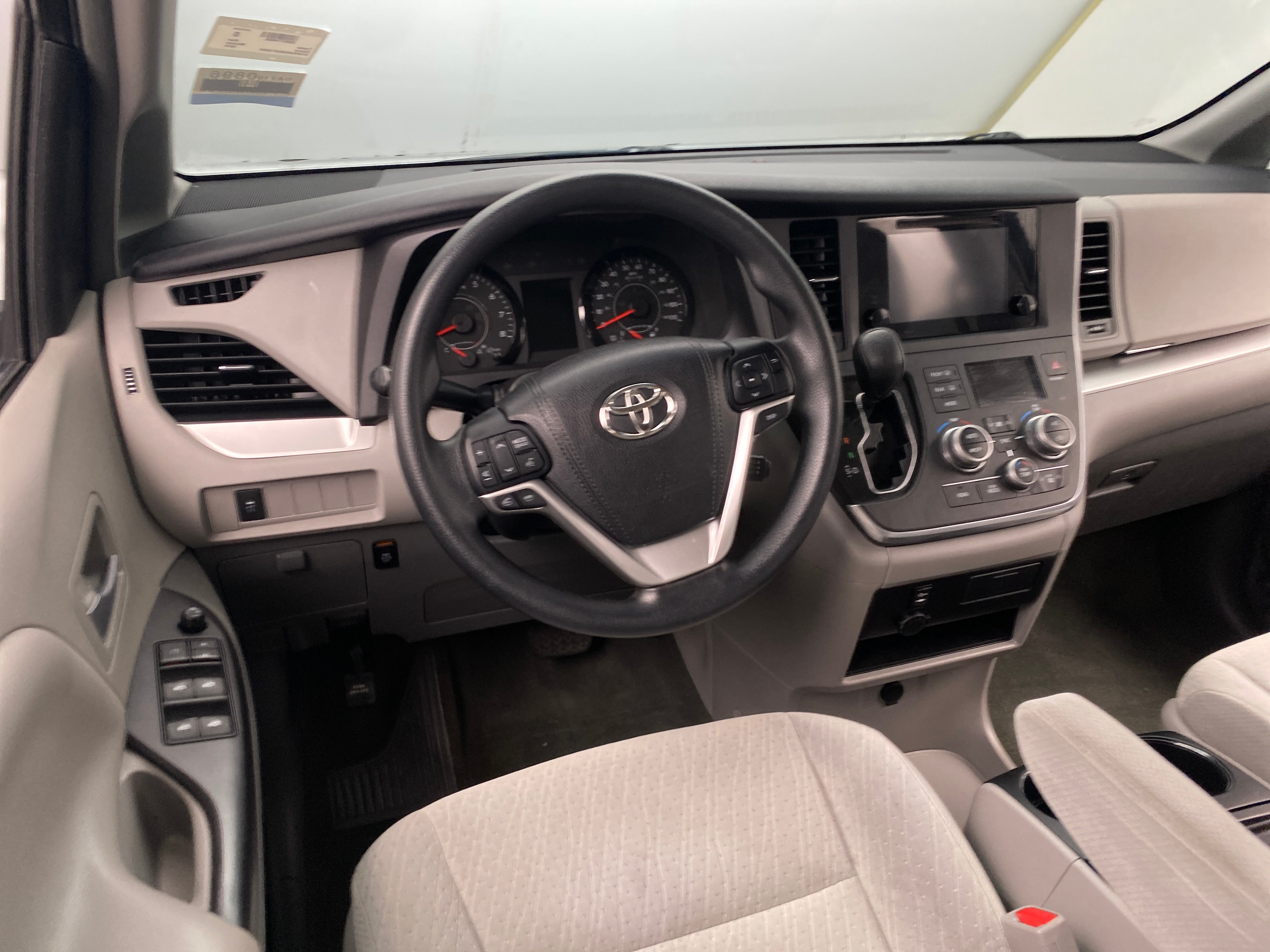 2016 Toyota Sienna LE 5