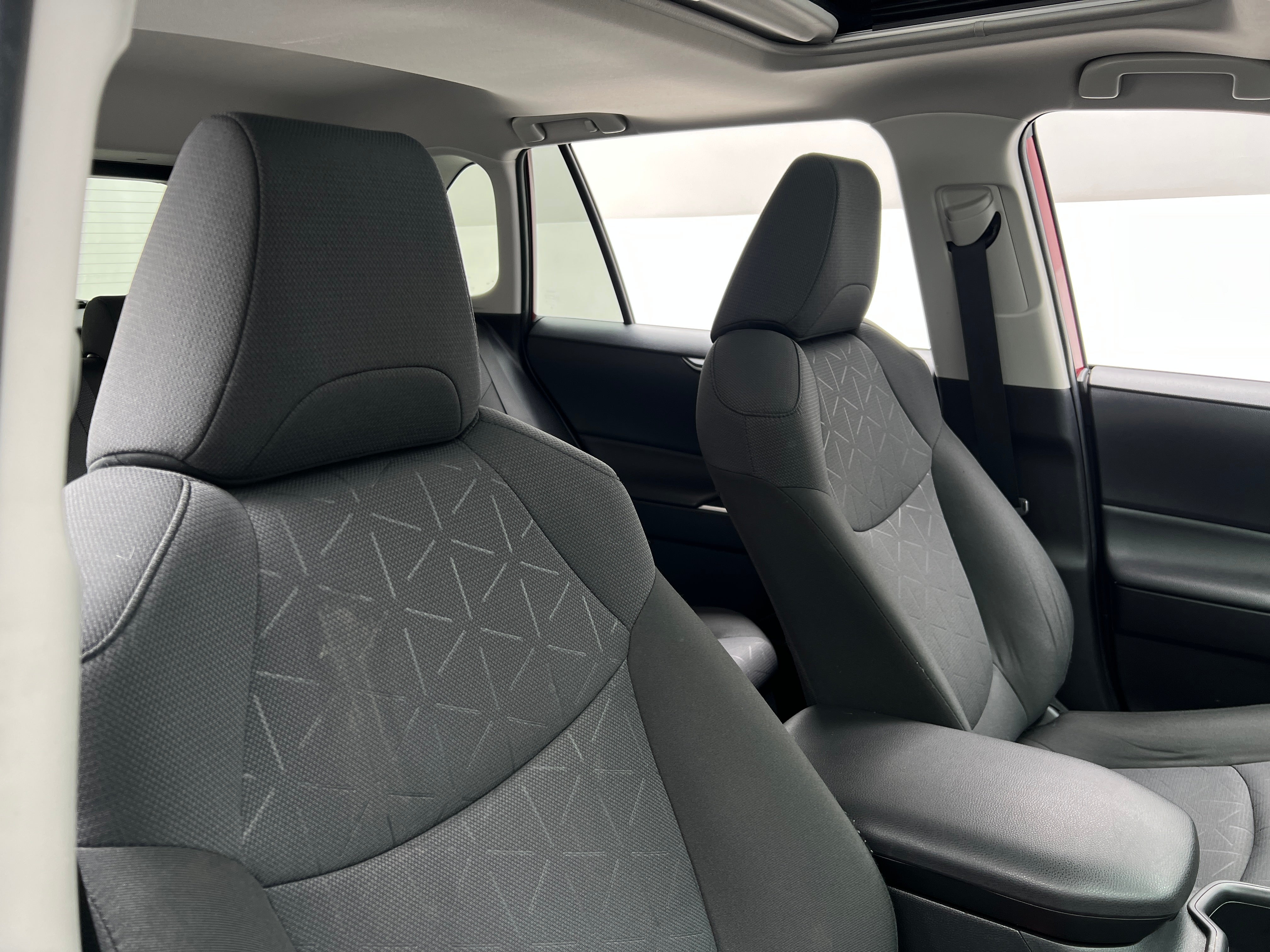 2022 Toyota RAV4 XLE 2