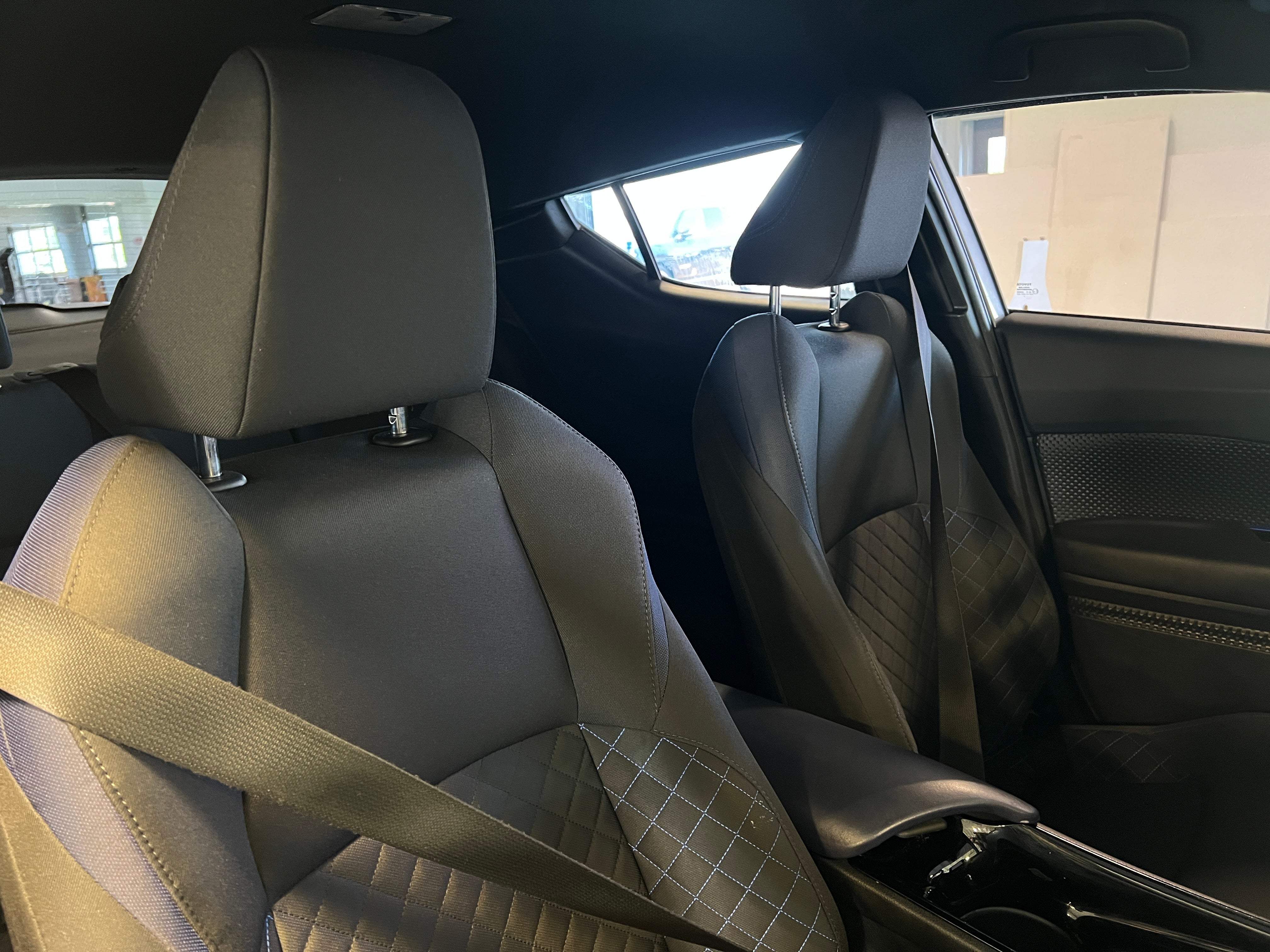 2020 Toyota C-HR XLE 2
