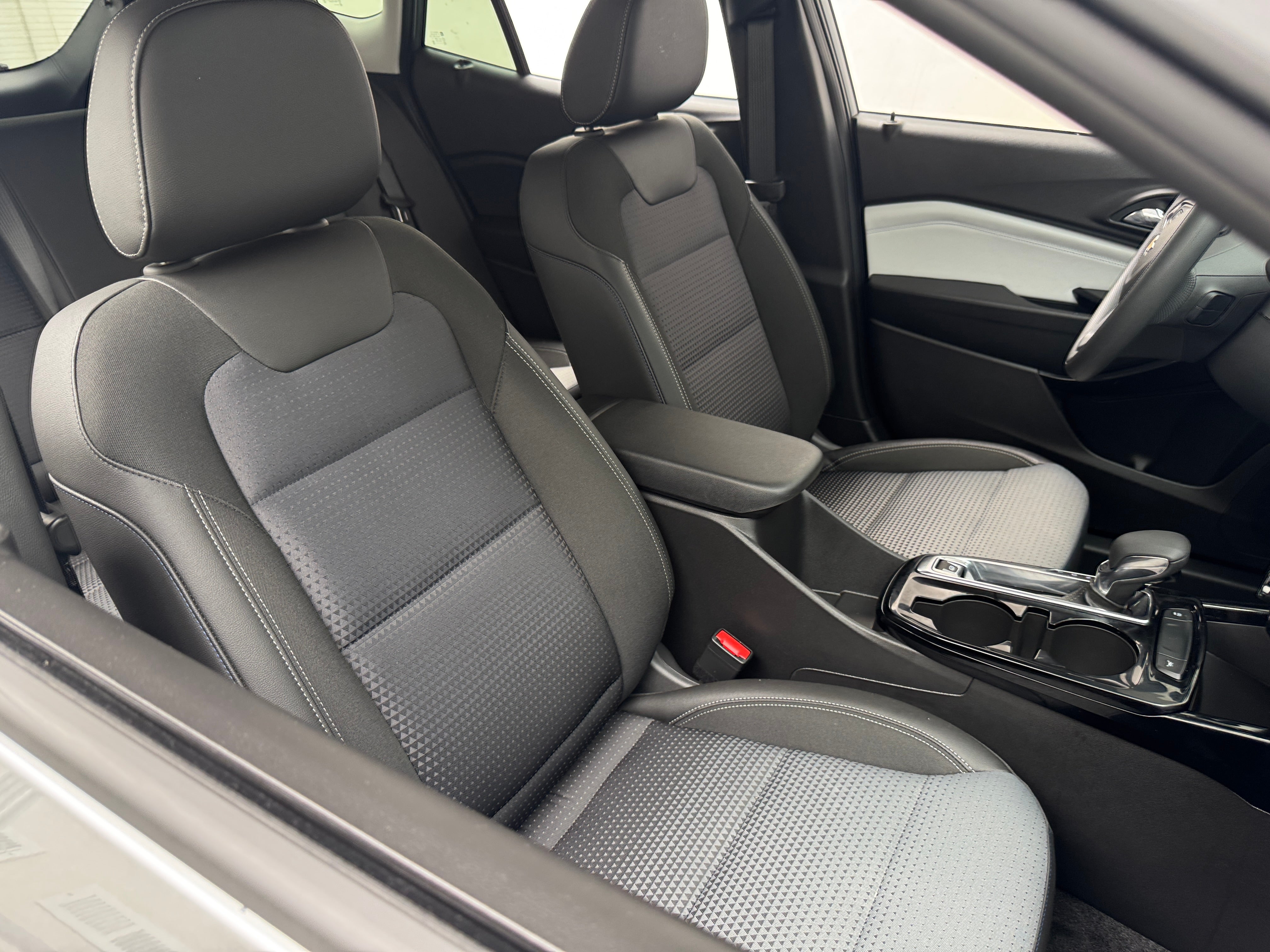 2025 Chevrolet Trax LT 2