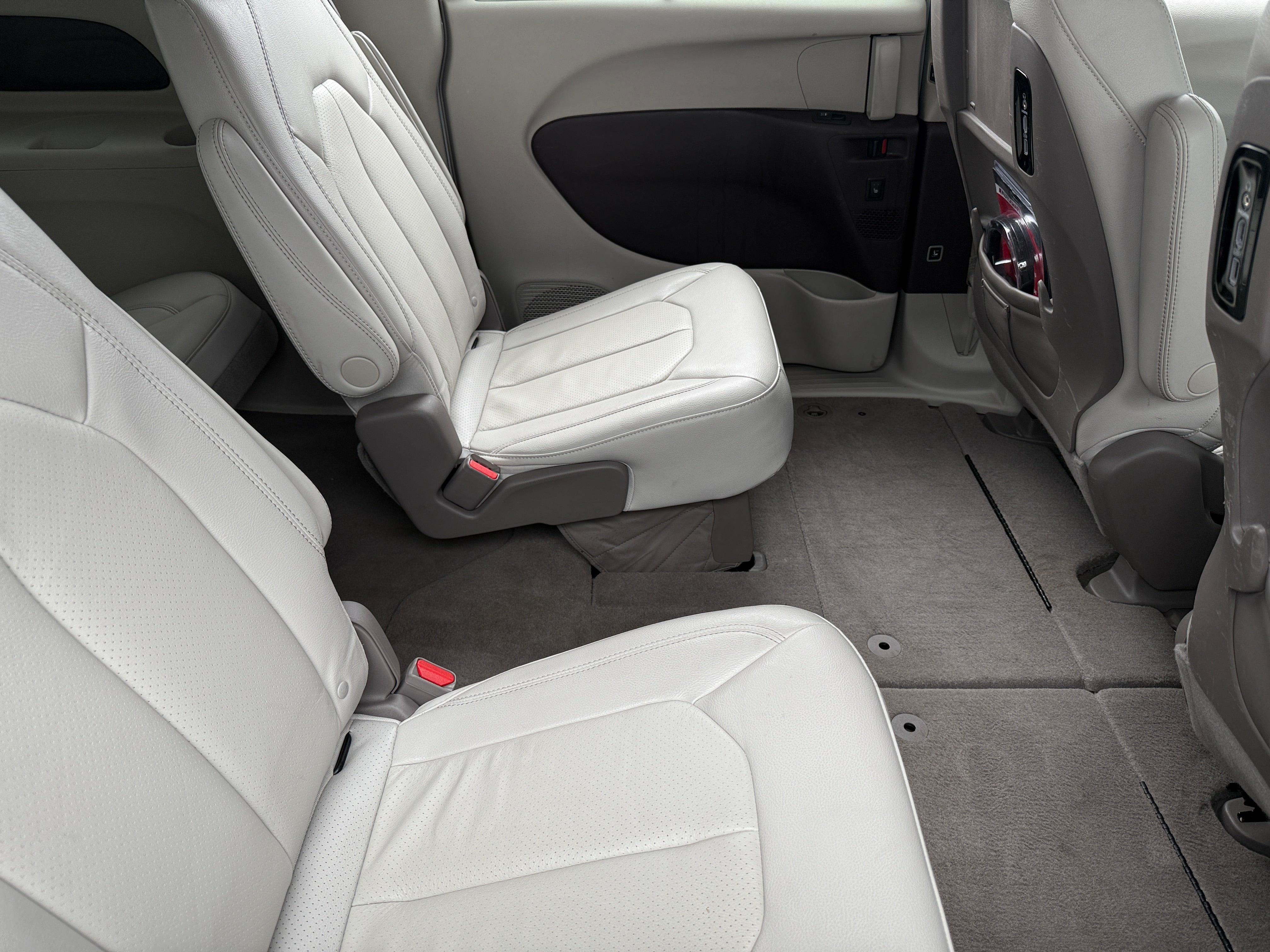 2020 Chrysler Pacifica  5