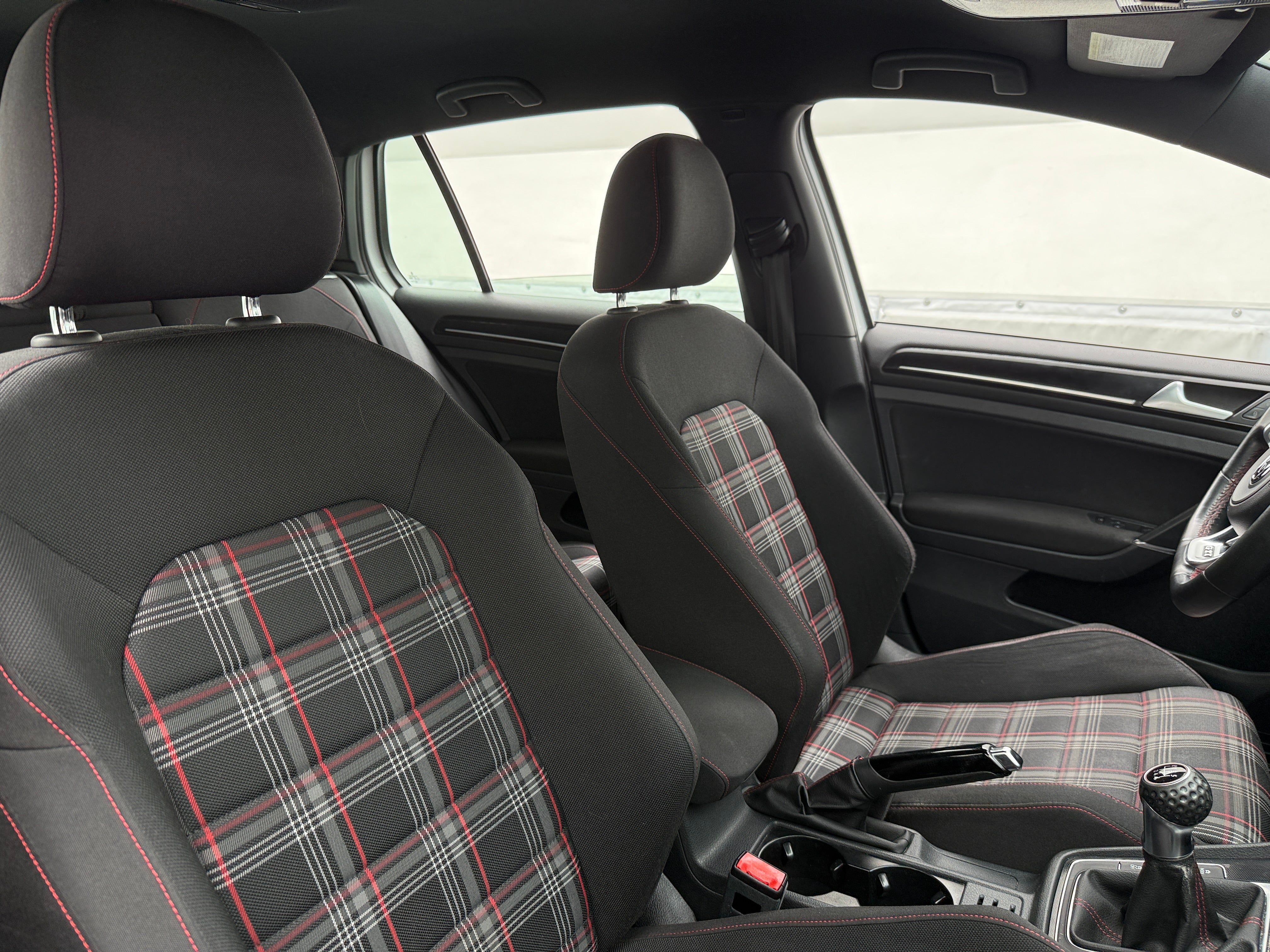 2016 Volkswagen Golf GTI S 2