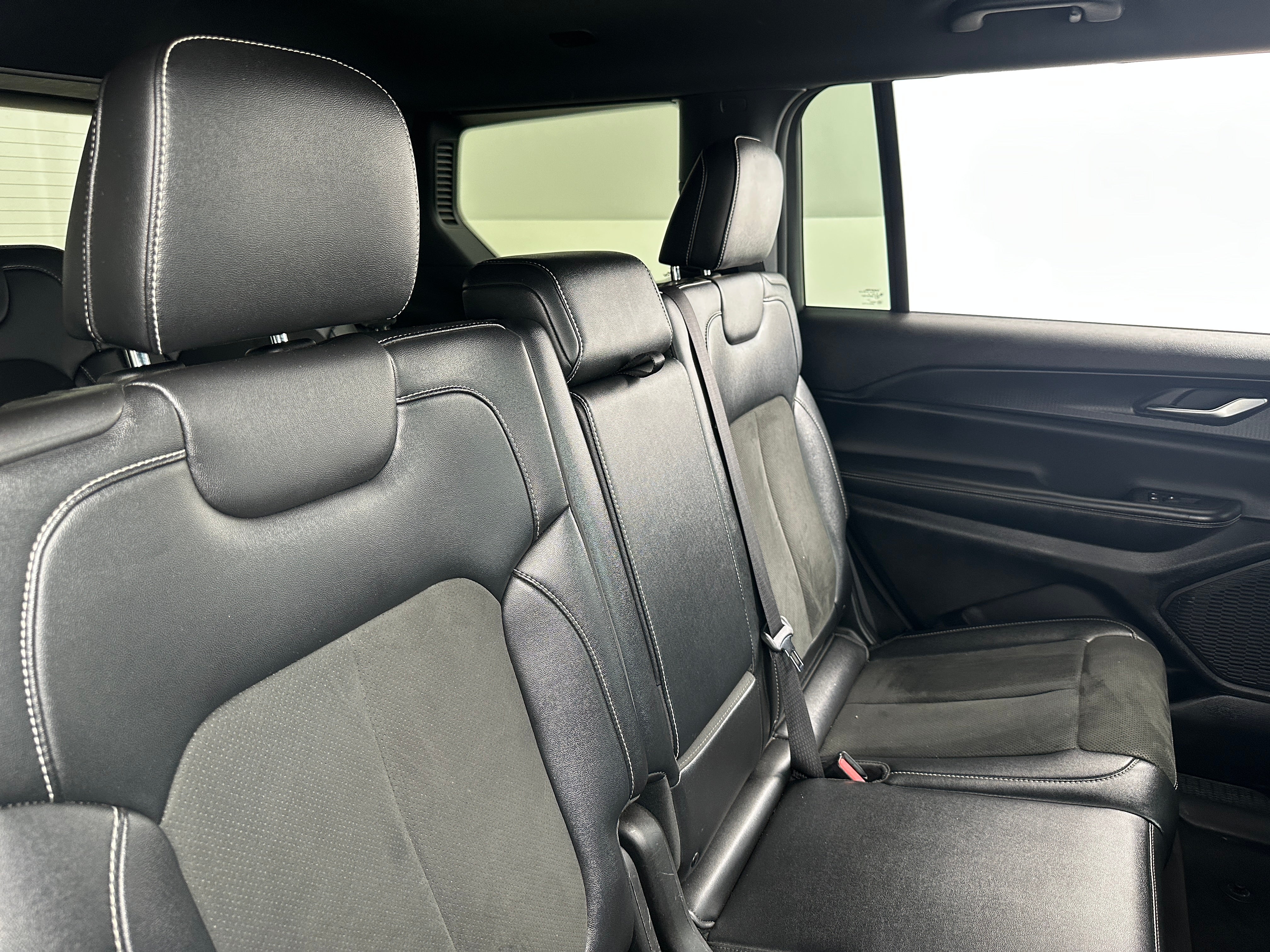 2023 Jeep Grand Cherokee L Altitude 5