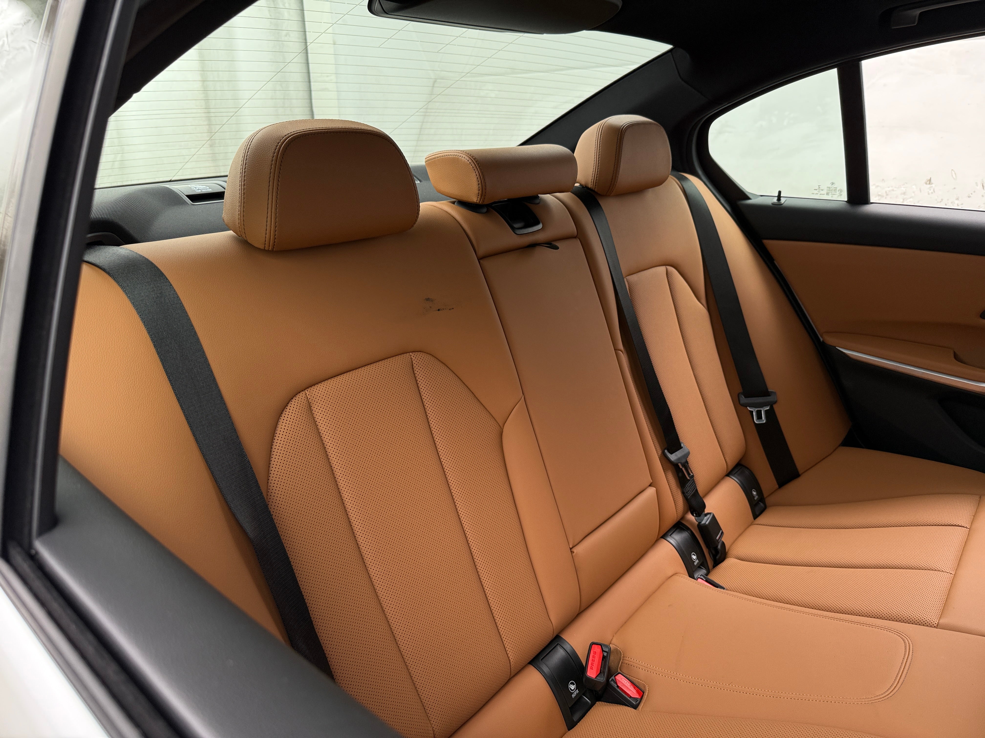 2022 BMW 3 Series 330e xDrive 5