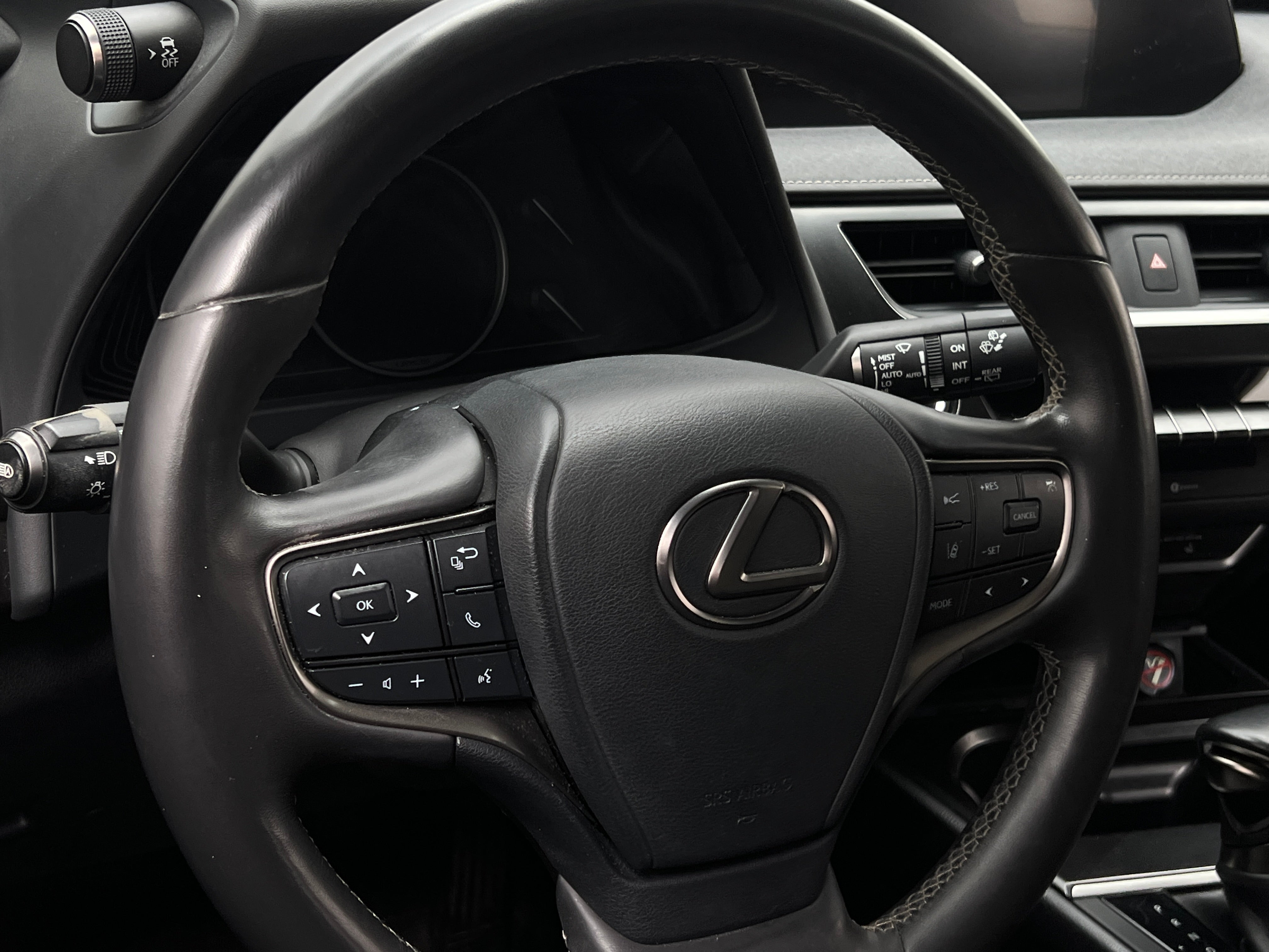 2022 Lexus UX 250h 4