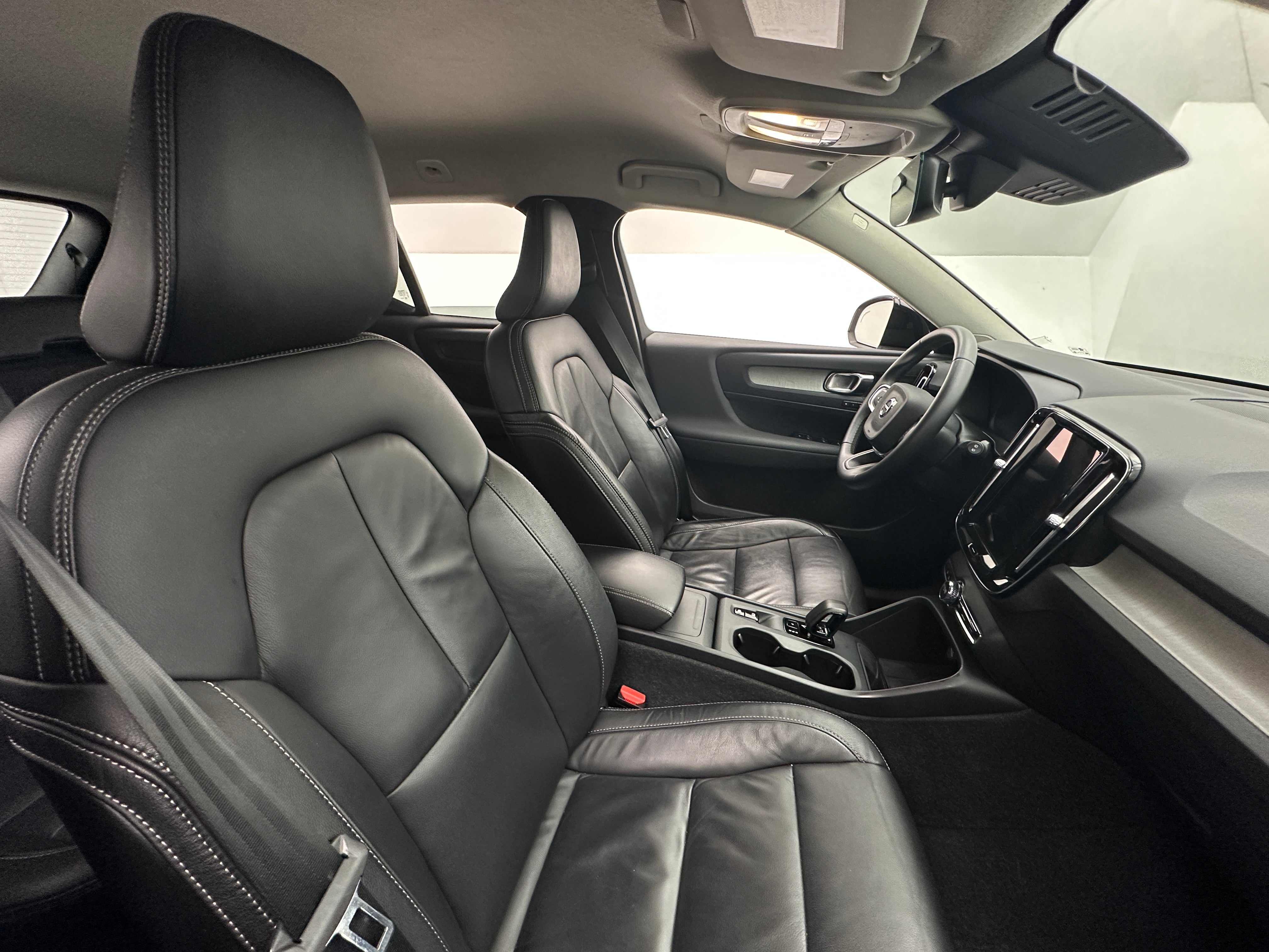 2024 Volvo XC40 B5 Core 2