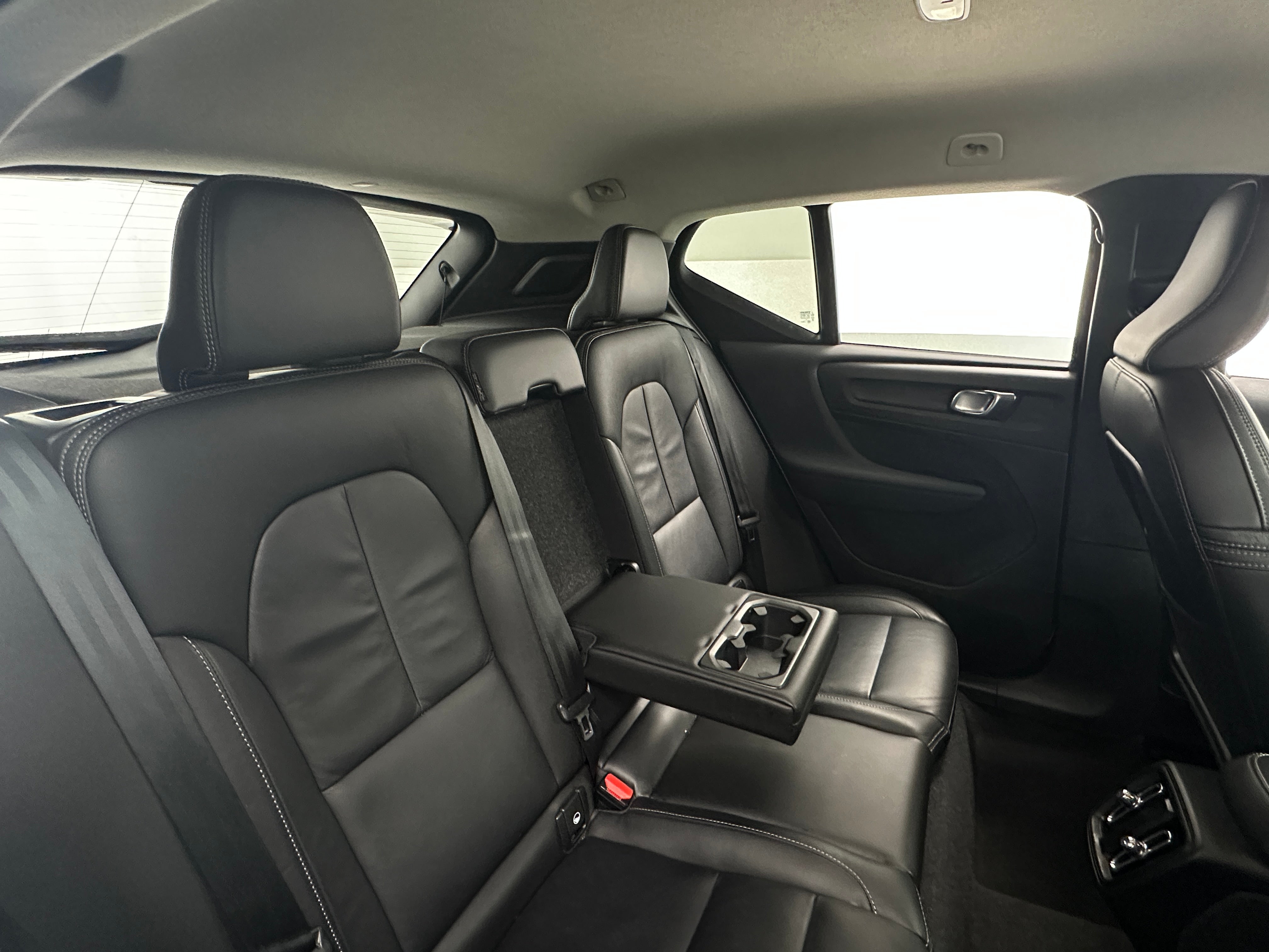 2024 Volvo XC40 B5 Core 6
