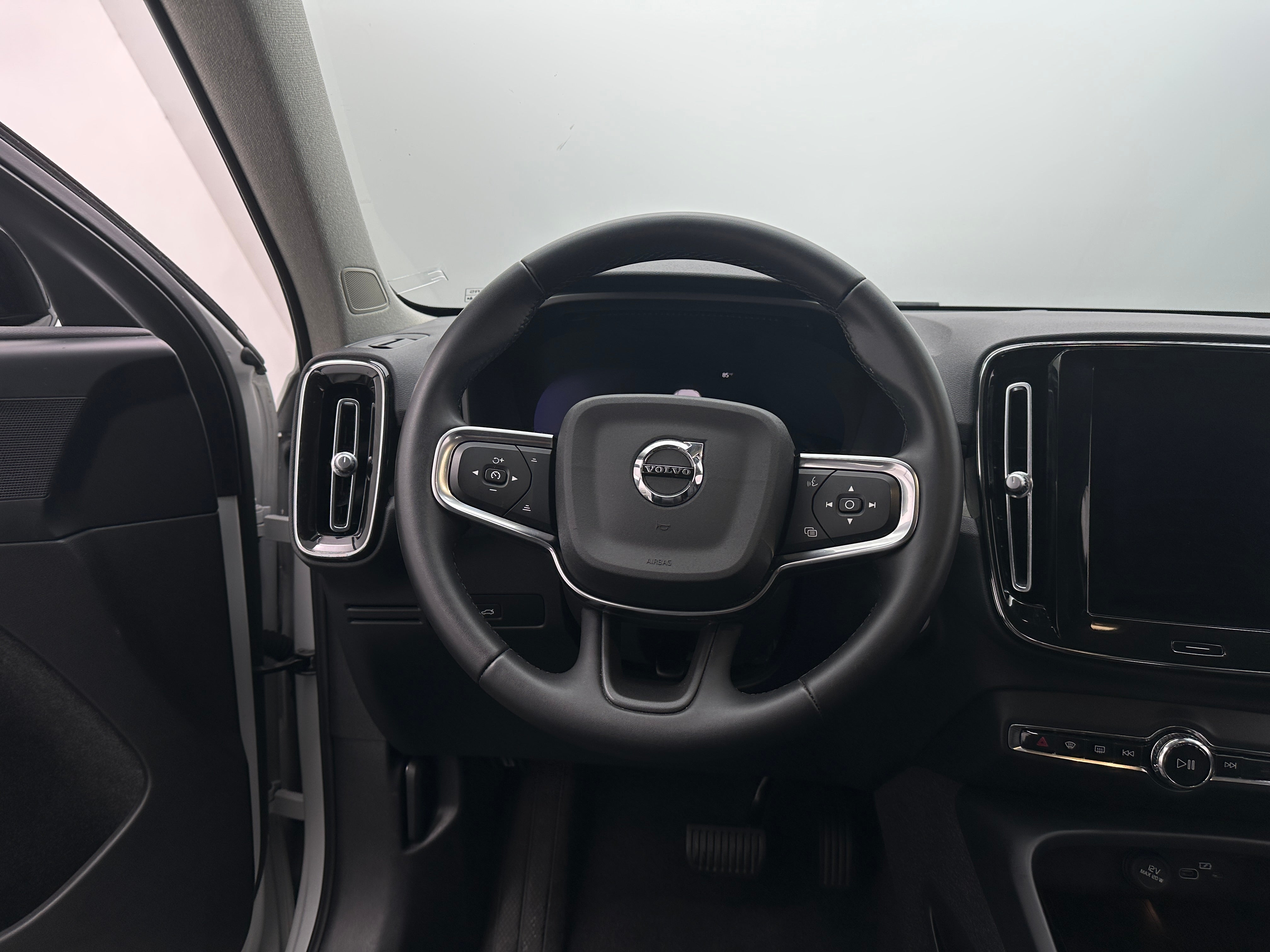 2024 Volvo XC40 B5 Core 5