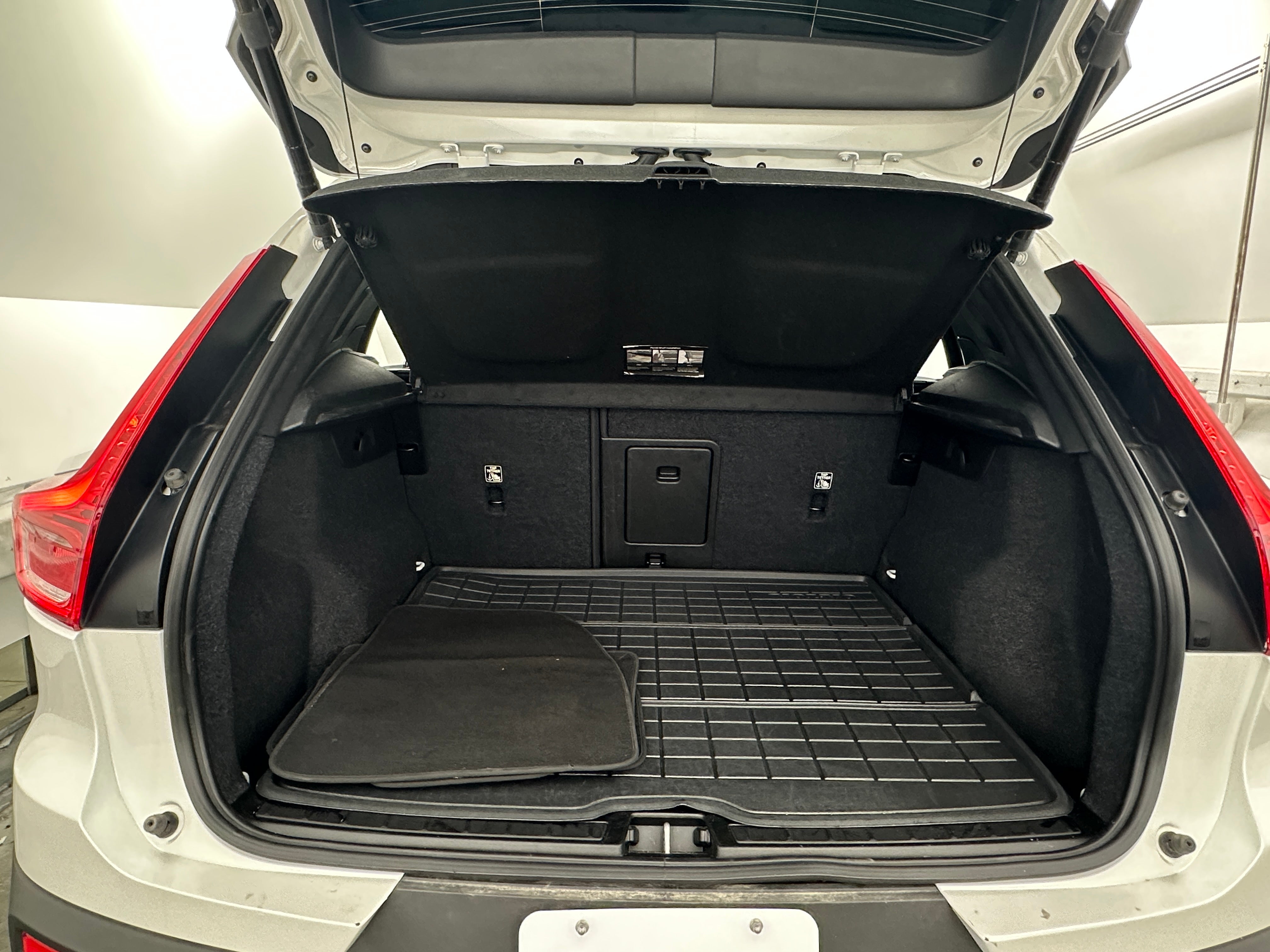 2024 Volvo XC40 B5 Core 7