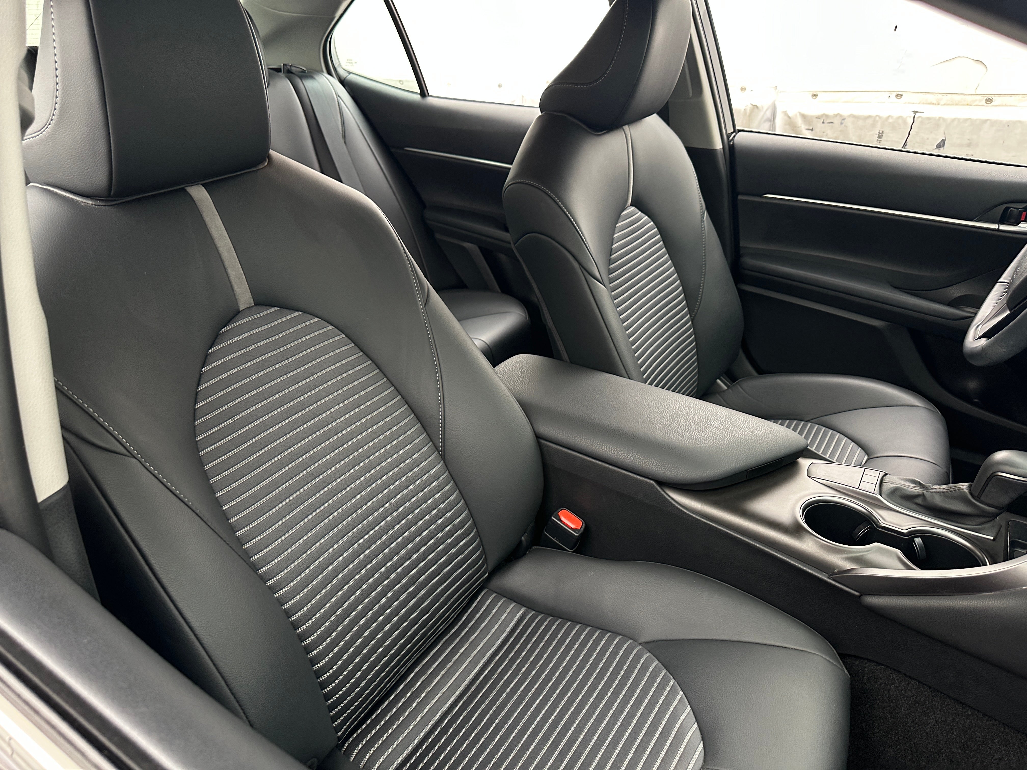 2023 Toyota Camry SE 2