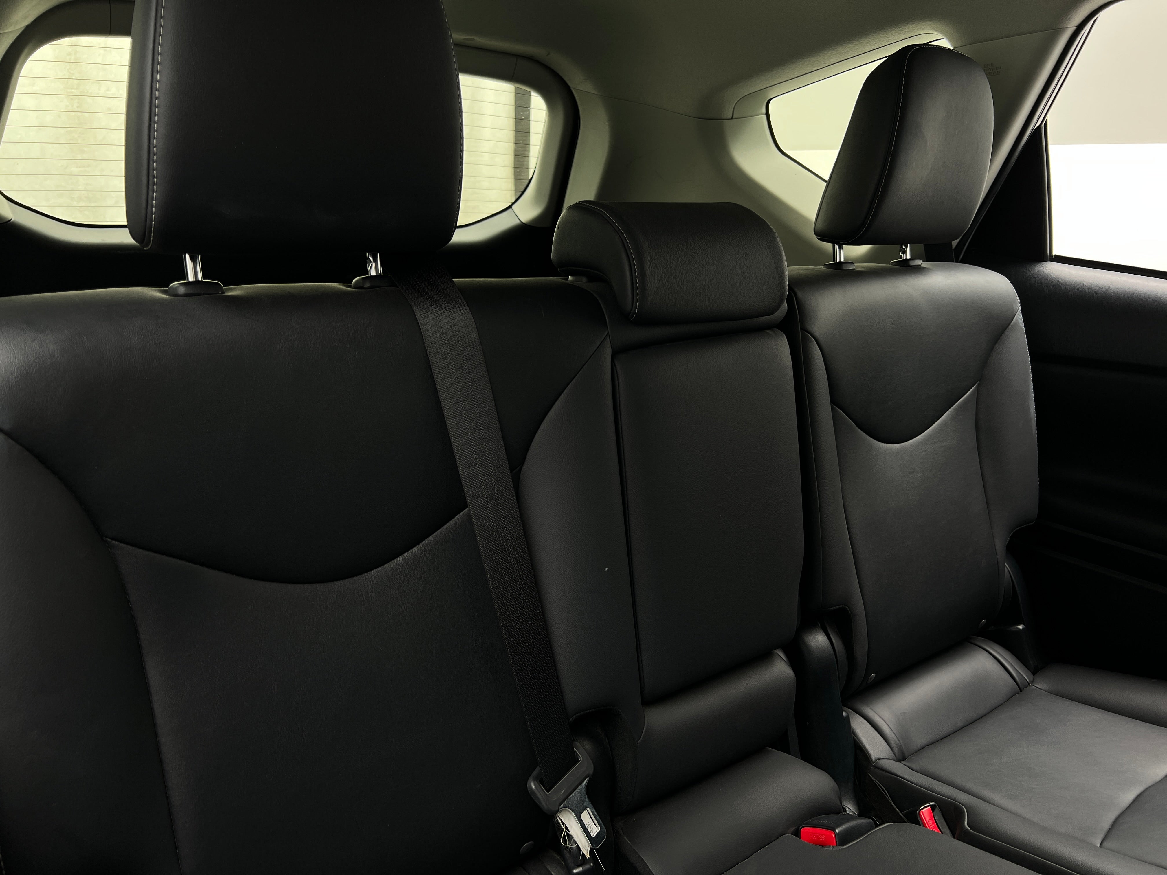 2017 Toyota Prius v Four 5
