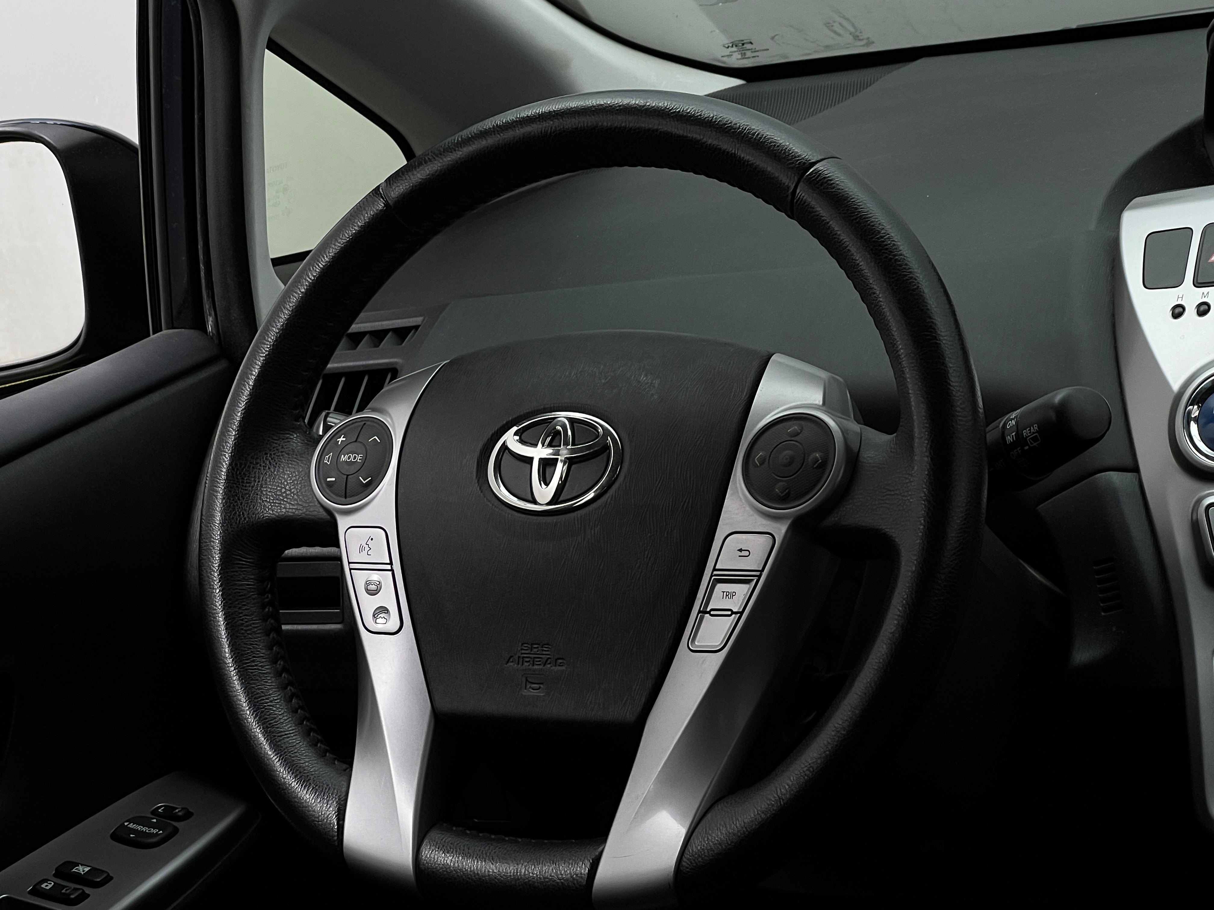 2017 Toyota Prius v Four 4