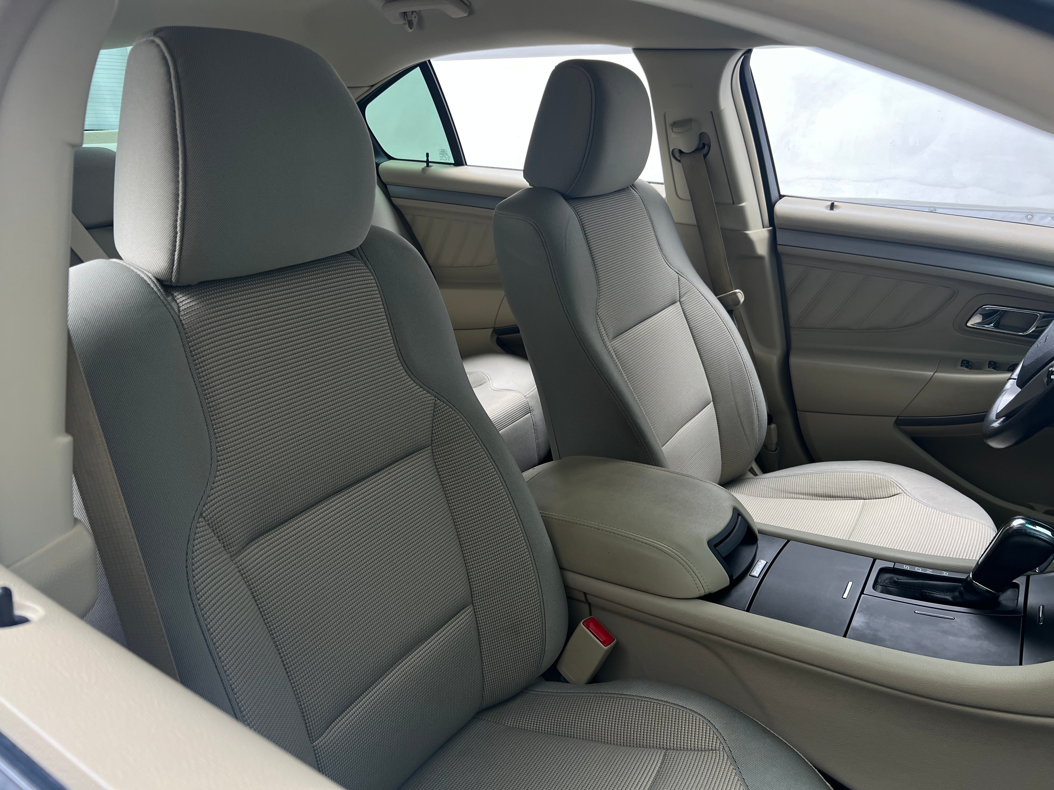 2016 Ford Taurus SEL 2