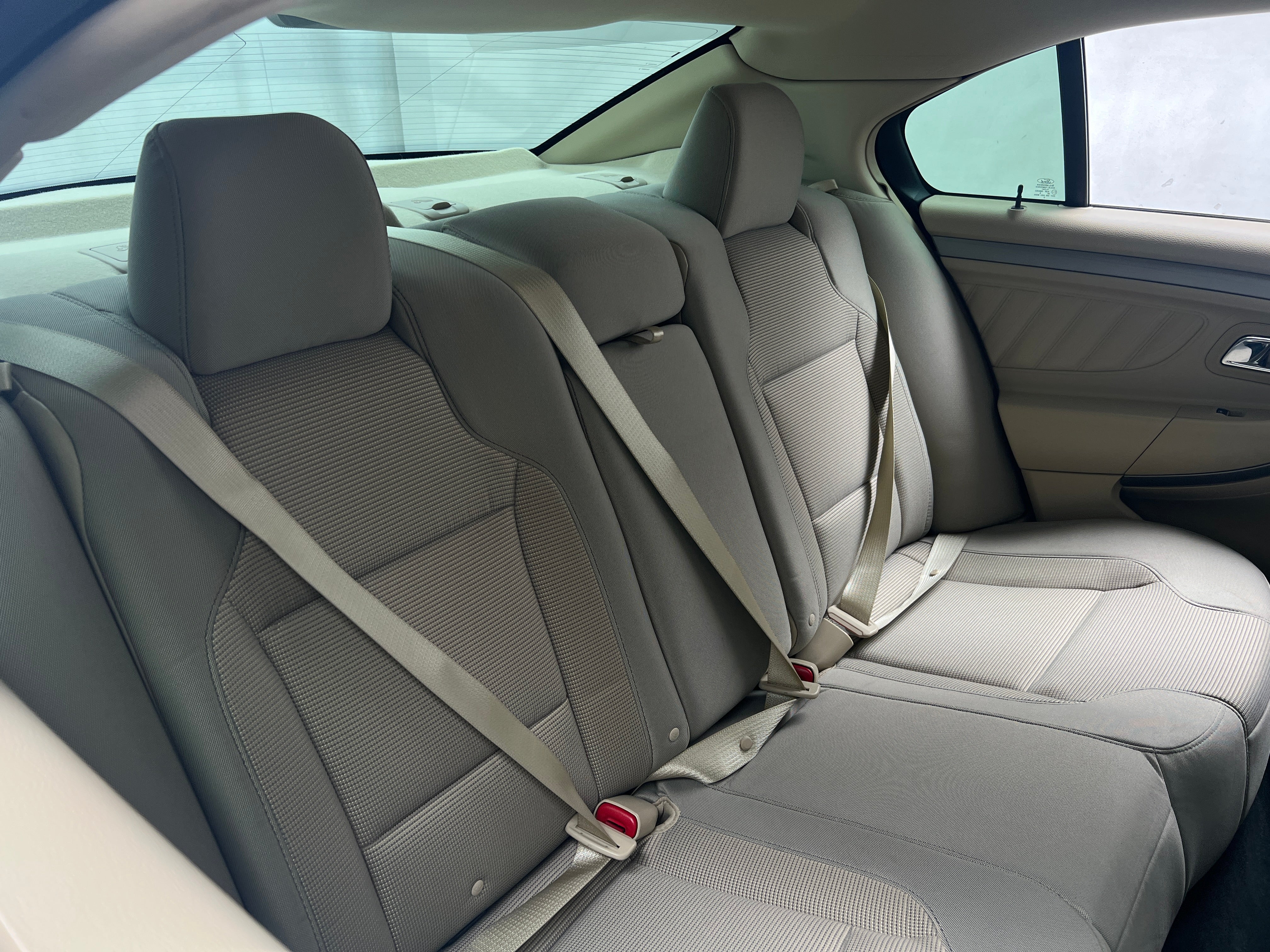 2016 Ford Taurus SEL 6