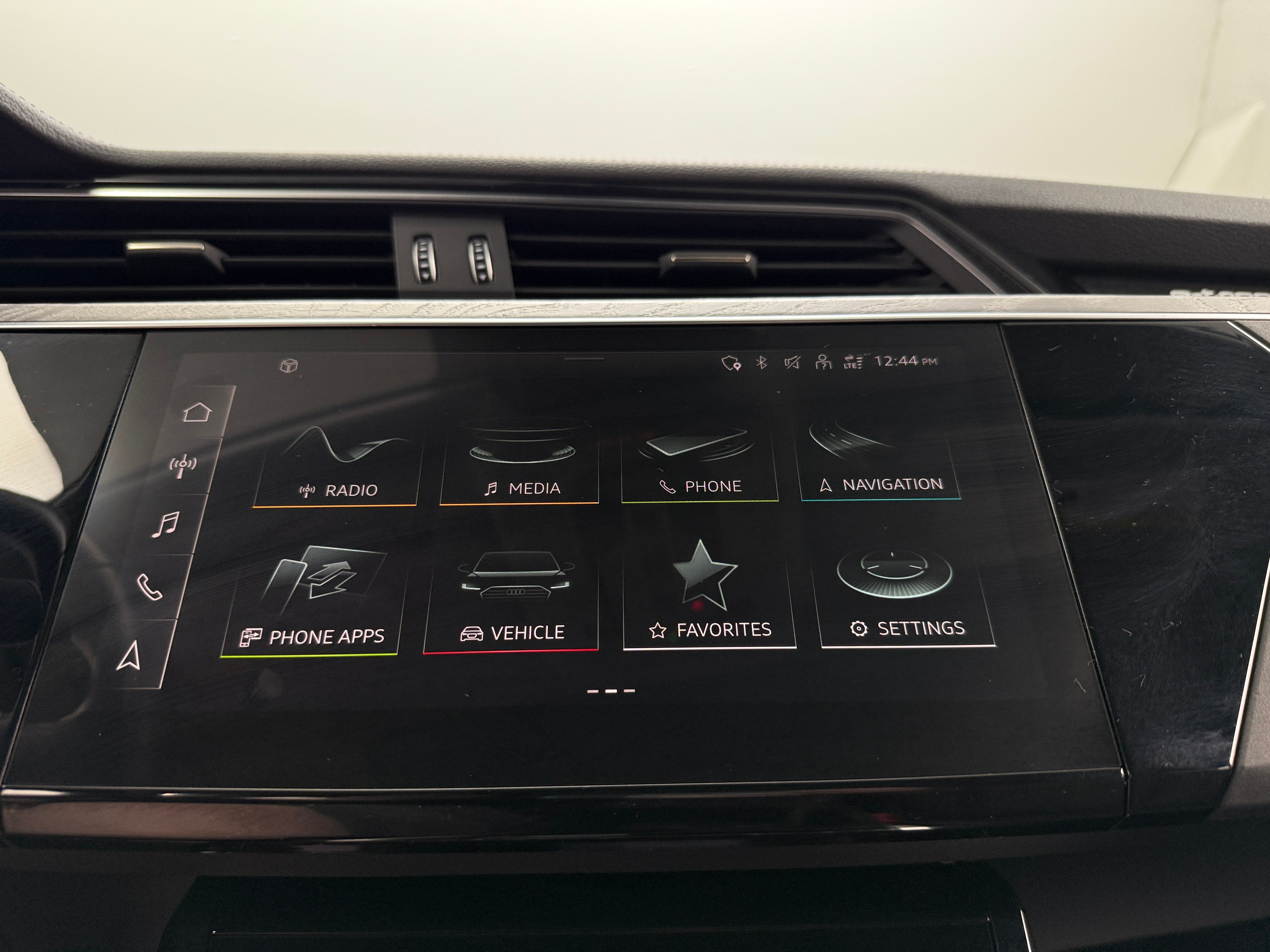 2022 Audi e-tron S Premium 3
