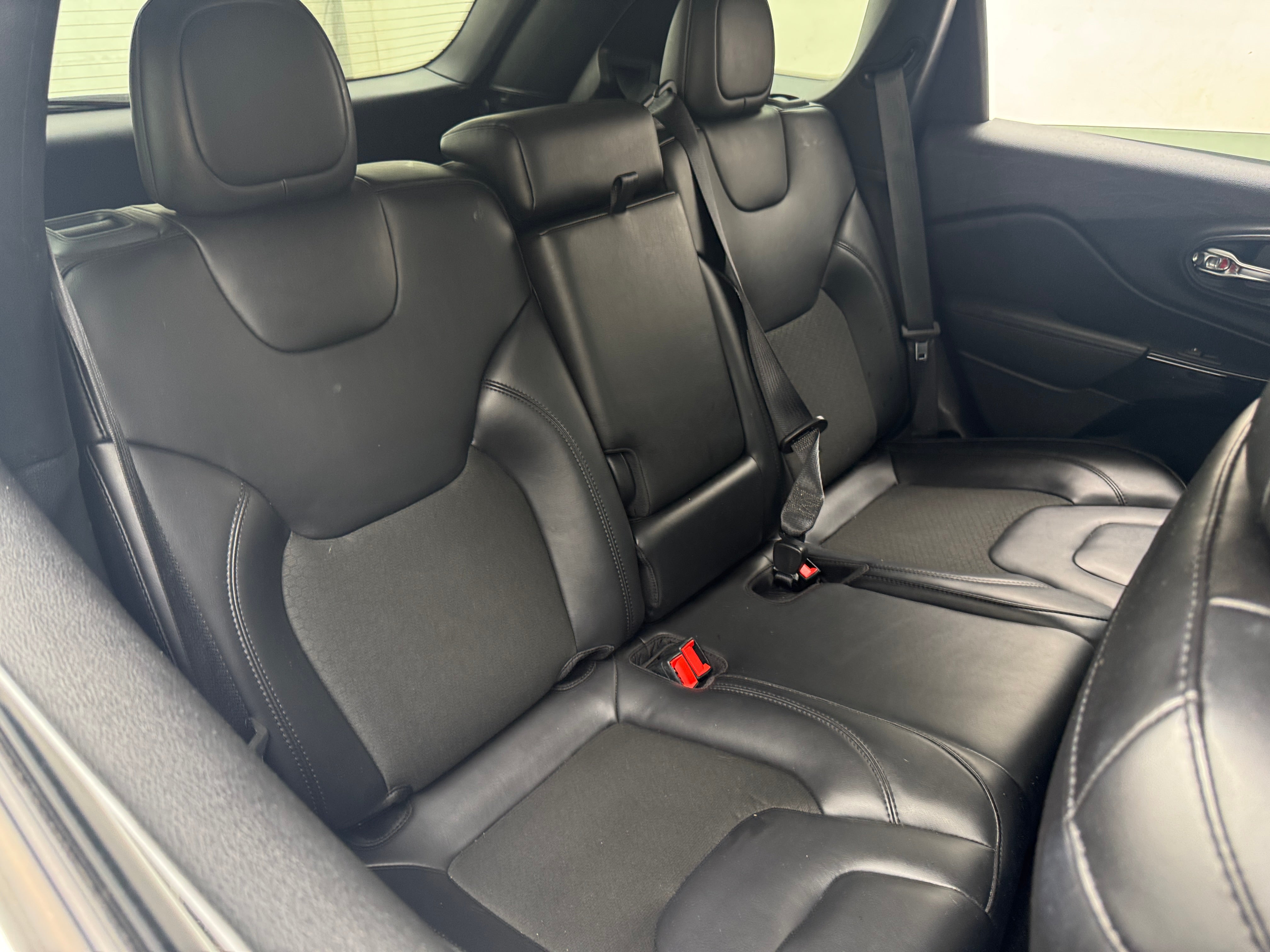 2021 Jeep Cherokee Altitude 6