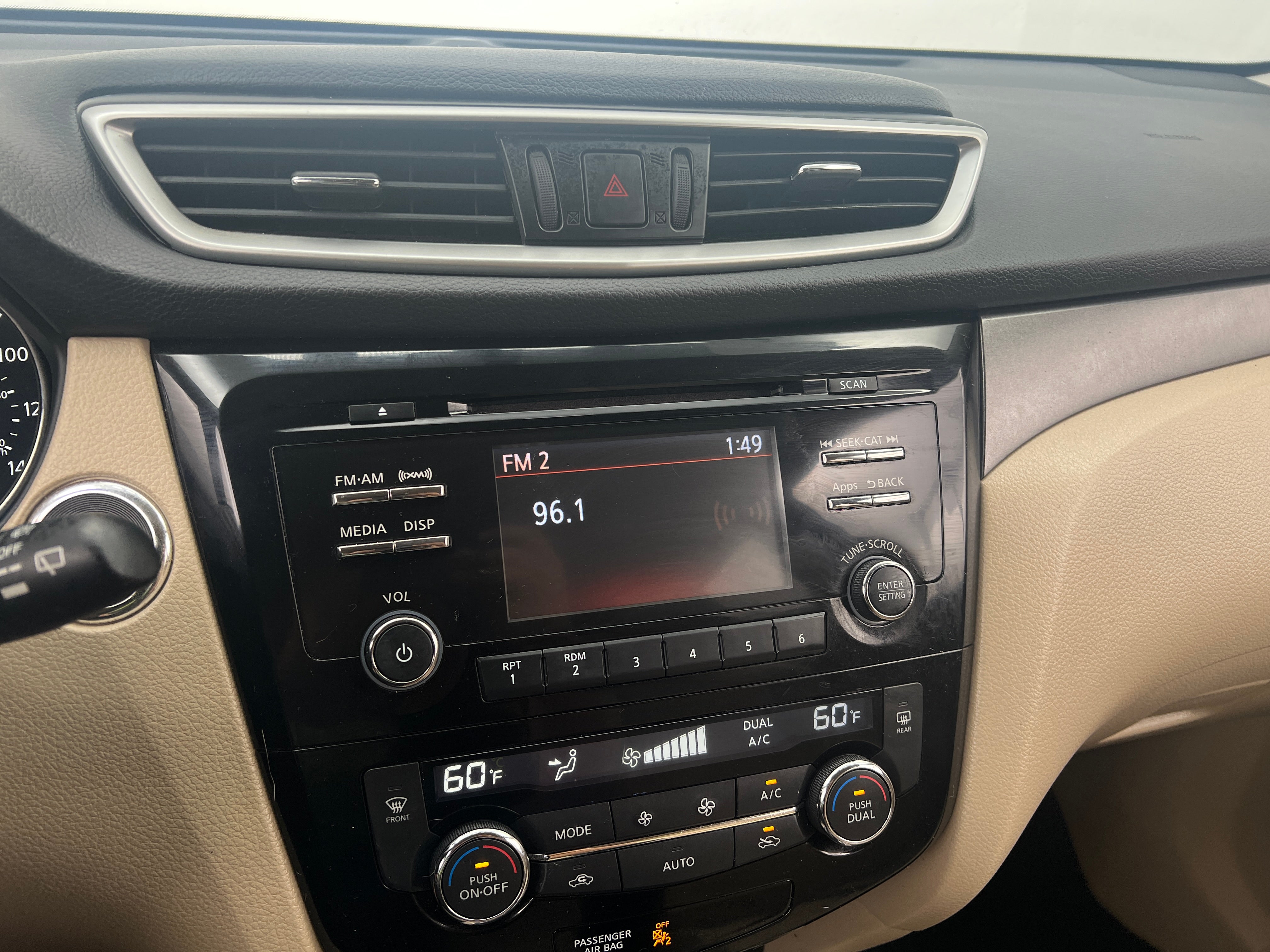 2016 Nissan Rogue SV 4