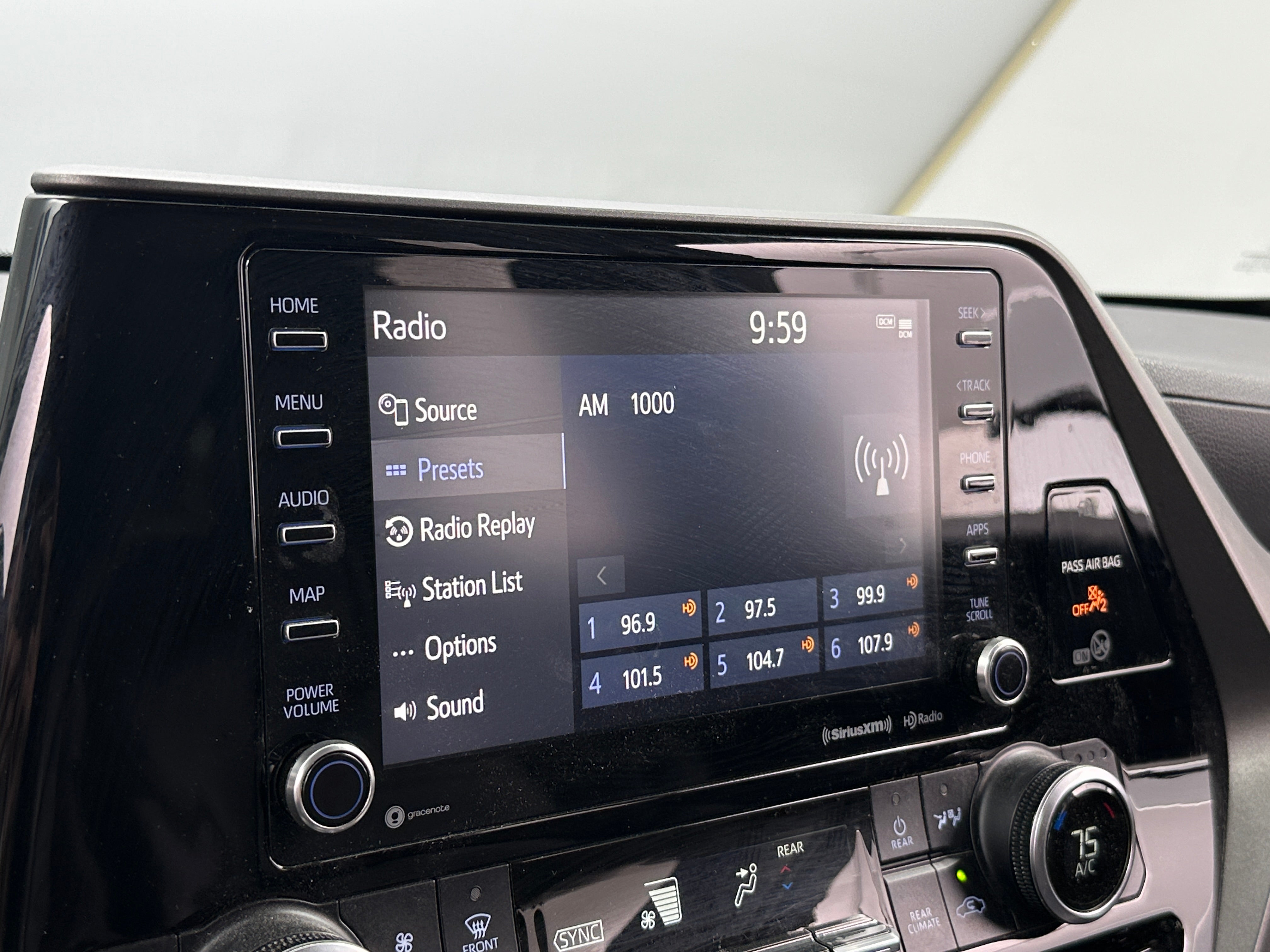 2021 Toyota Highlander XLE 3