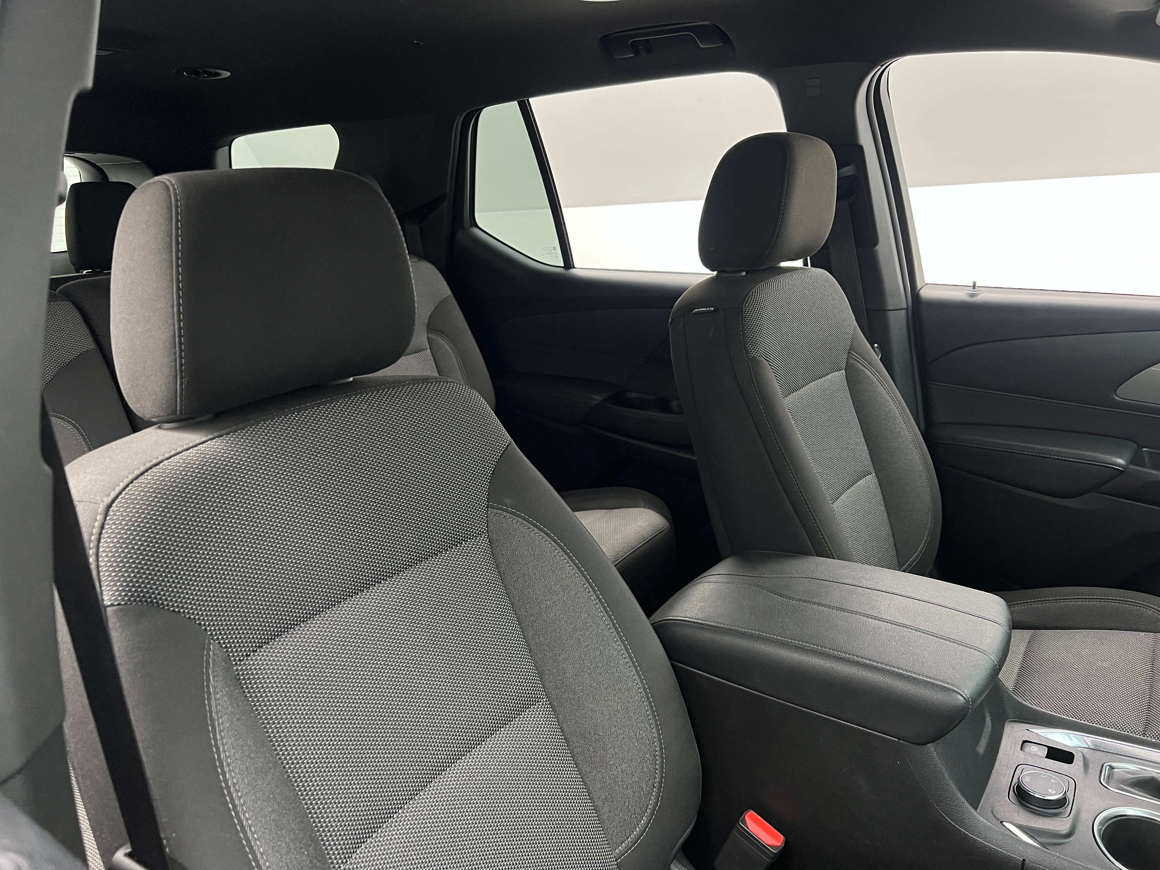 2023 Chevrolet Traverse LT 2
