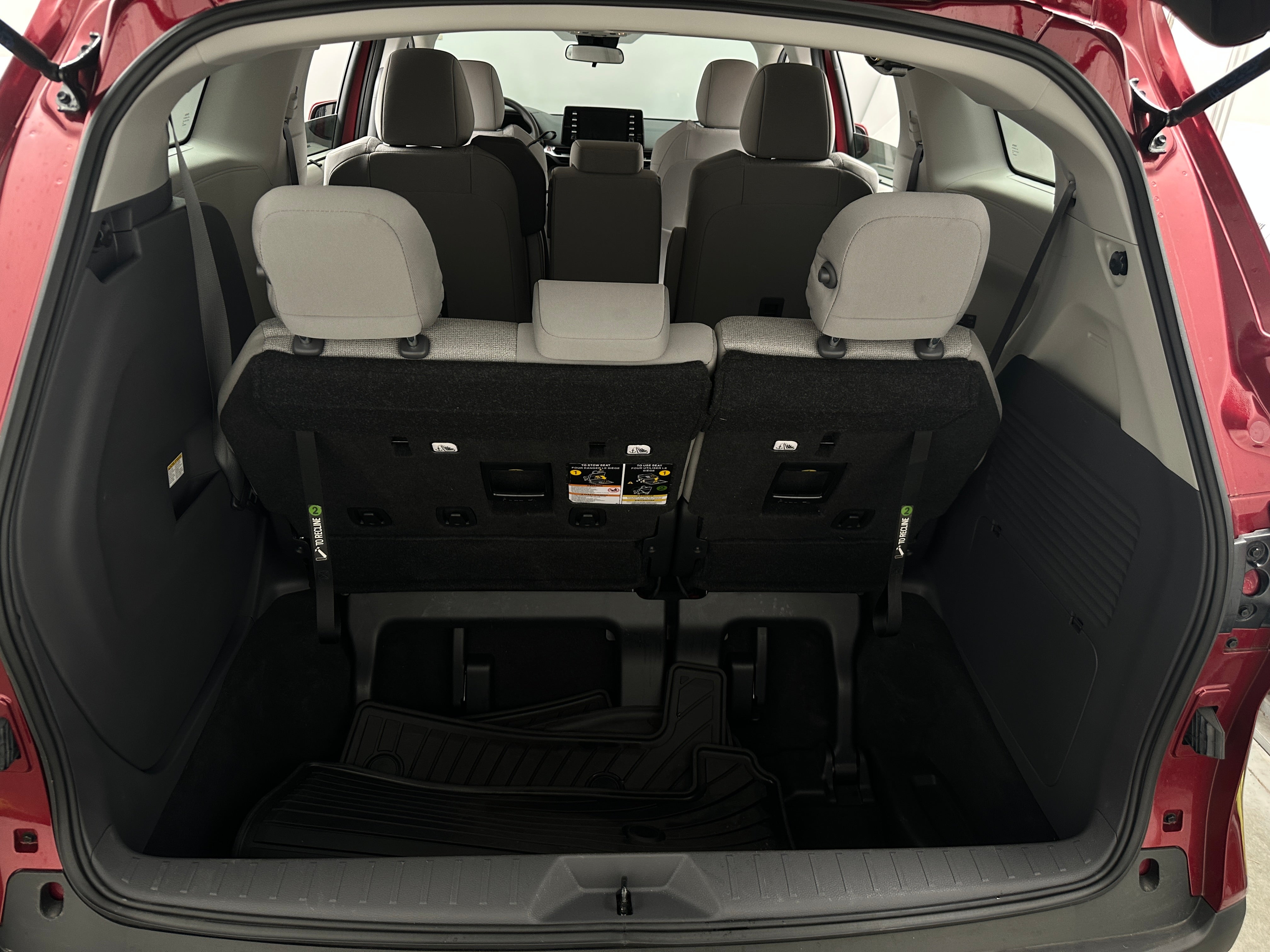 2023 Toyota Sienna LE 7