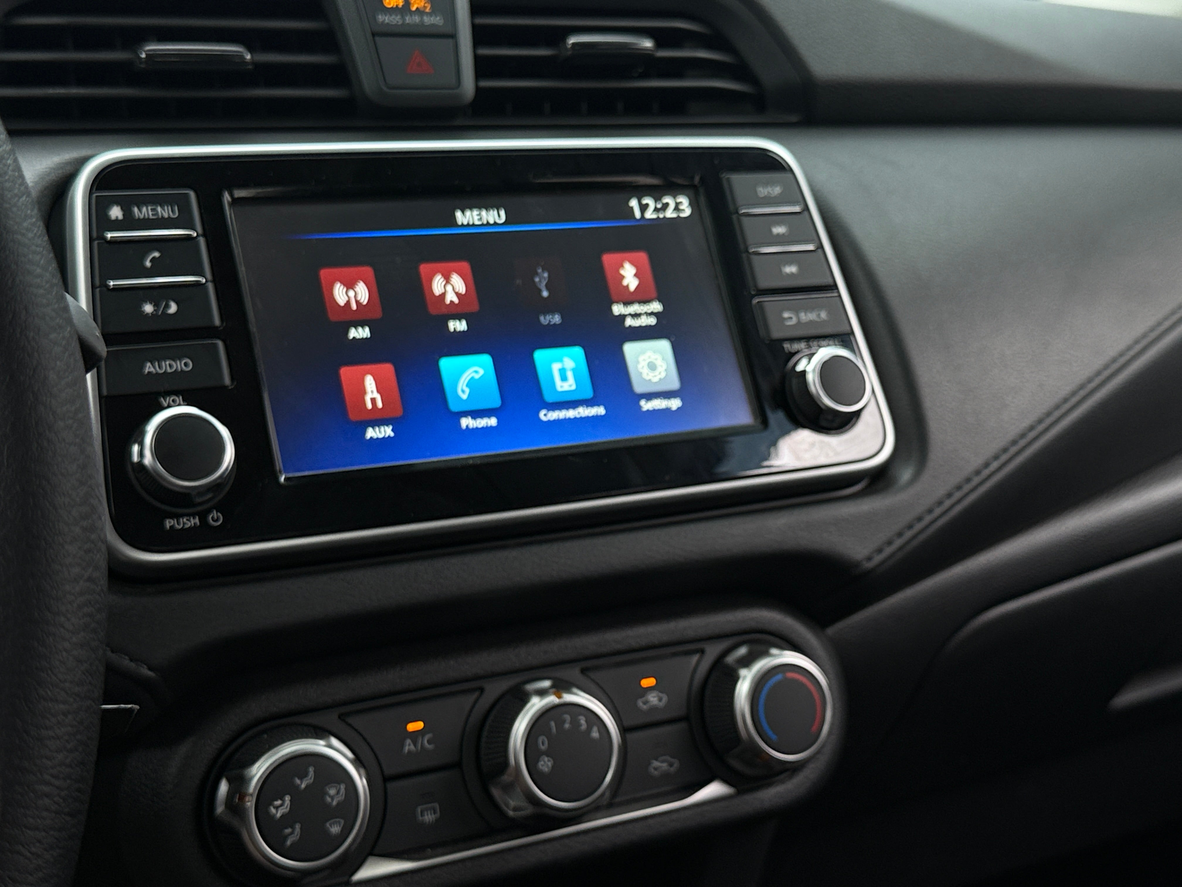 2024 Nissan Versa S 4