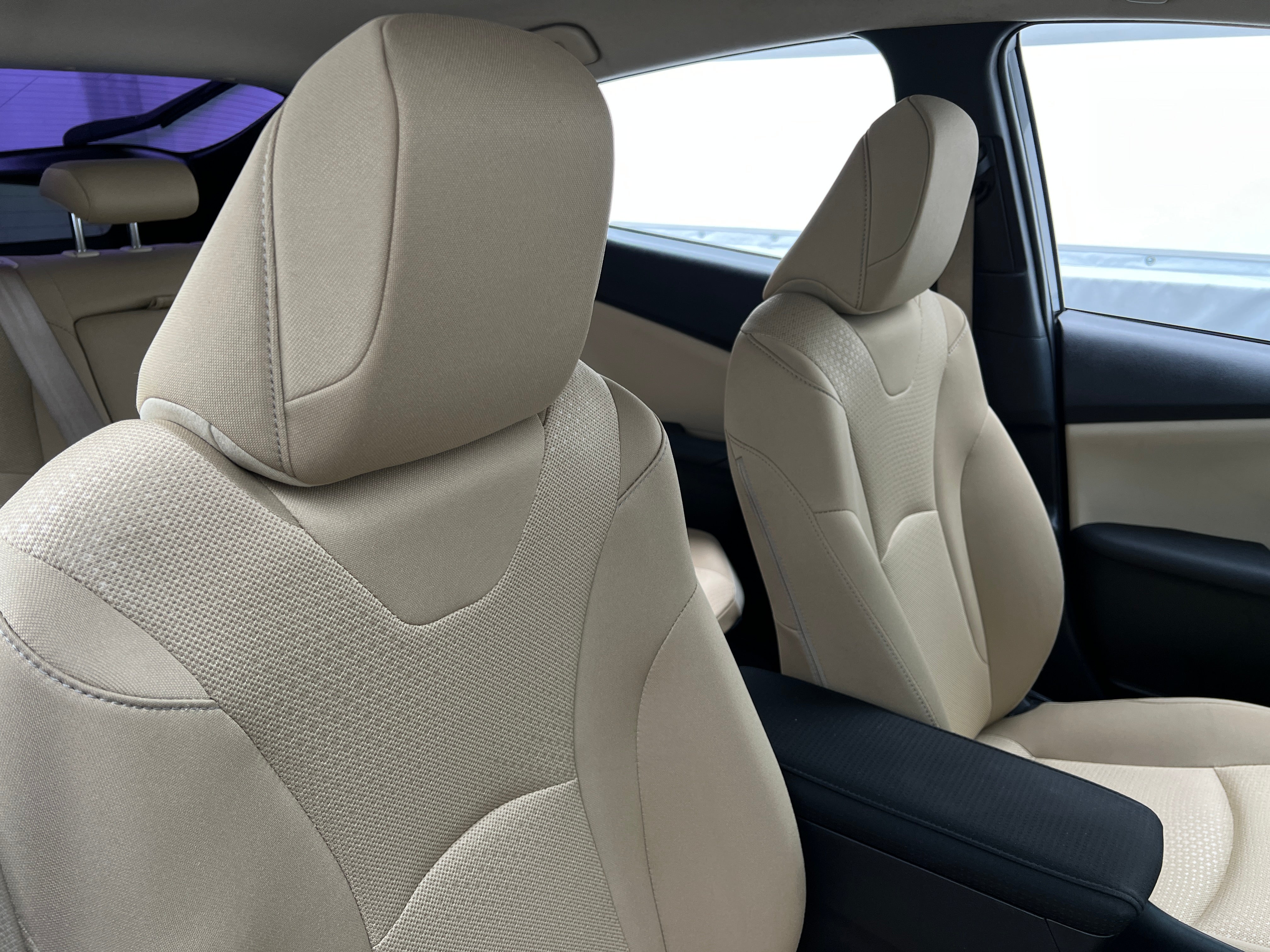 2022 Toyota Prius LE 2