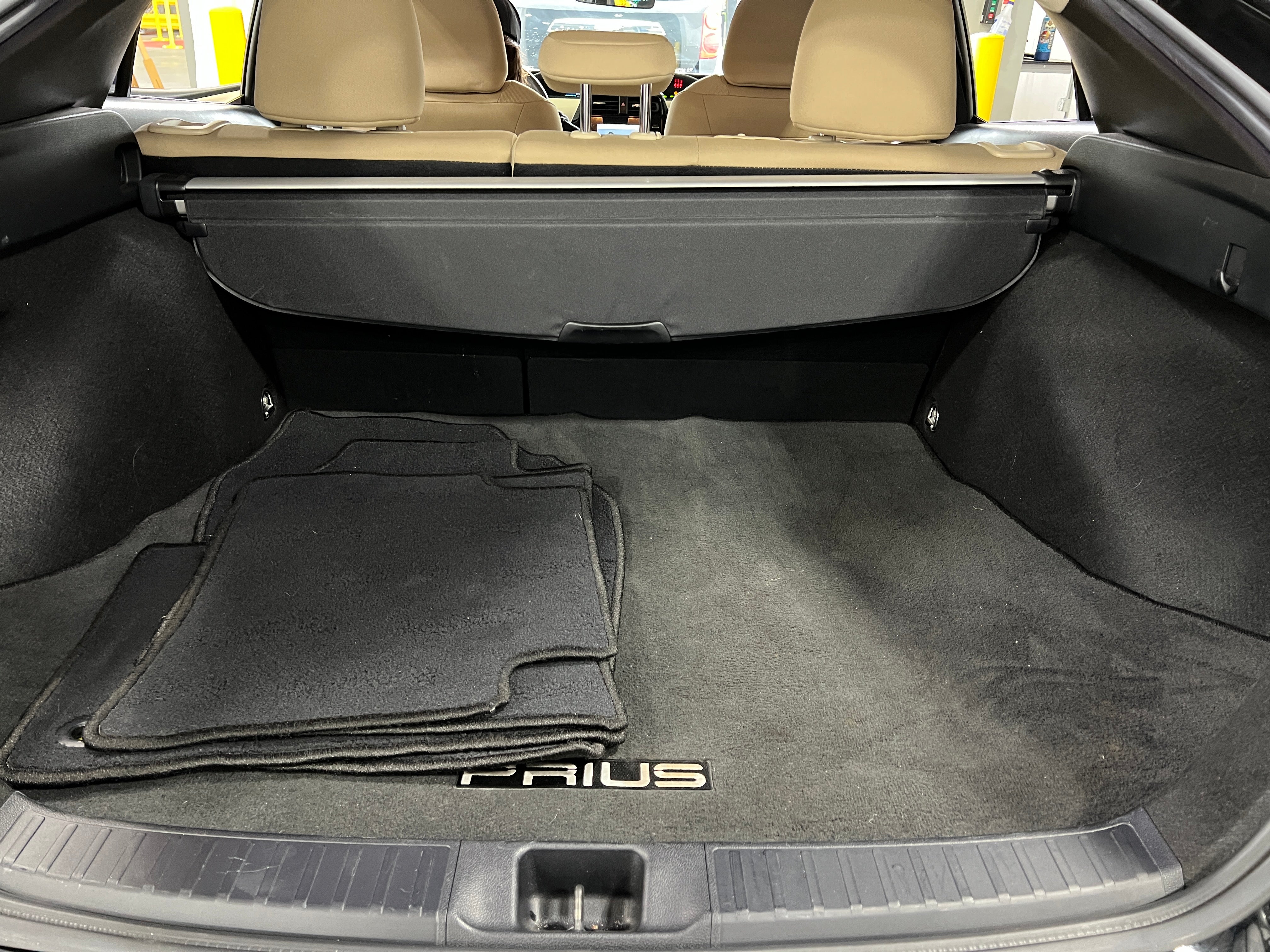 2022 Toyota Prius LE 7
