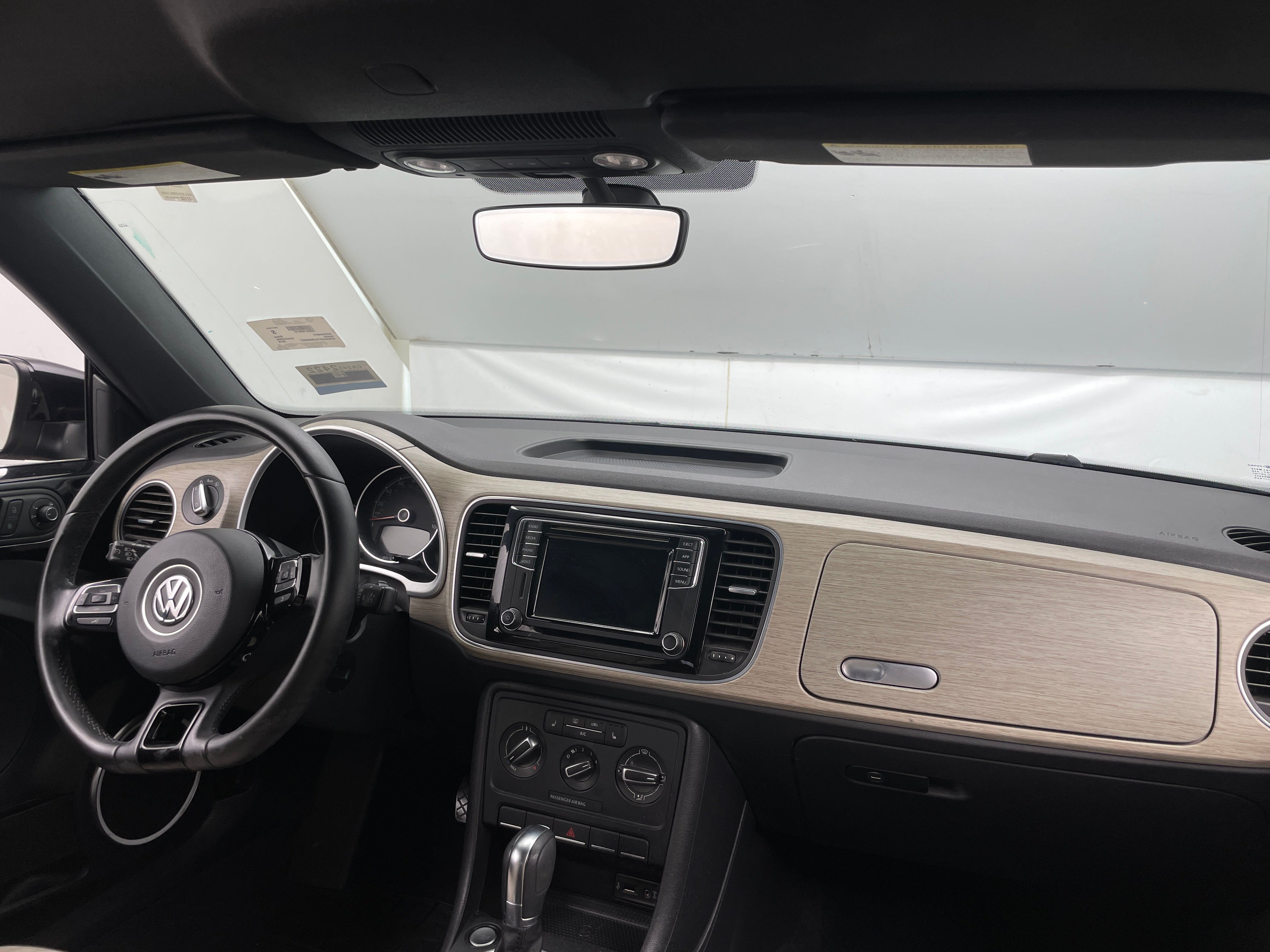 2018 Volkswagen Beetle Coast 3