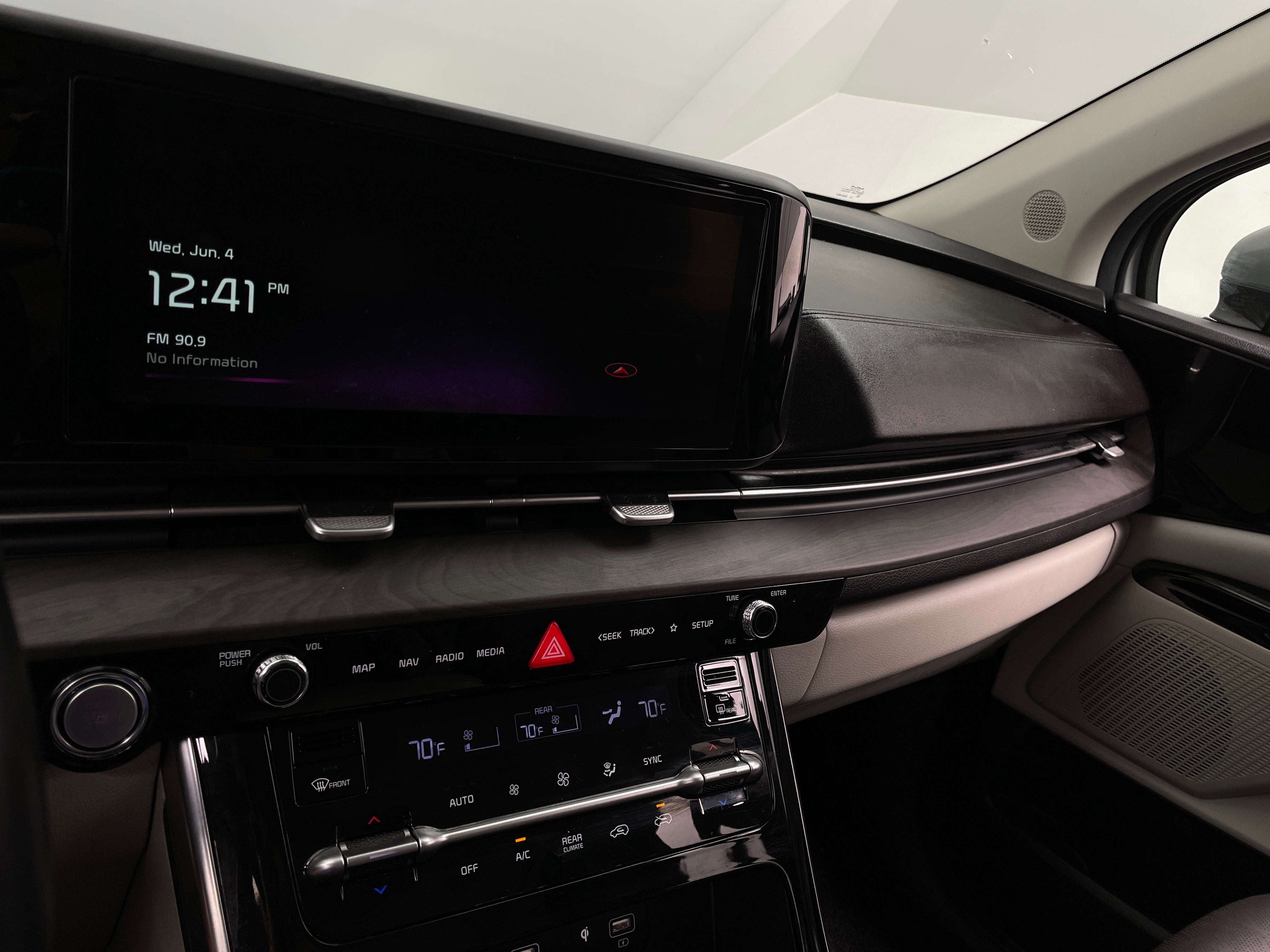 2022 Kia Carnival SX 3
