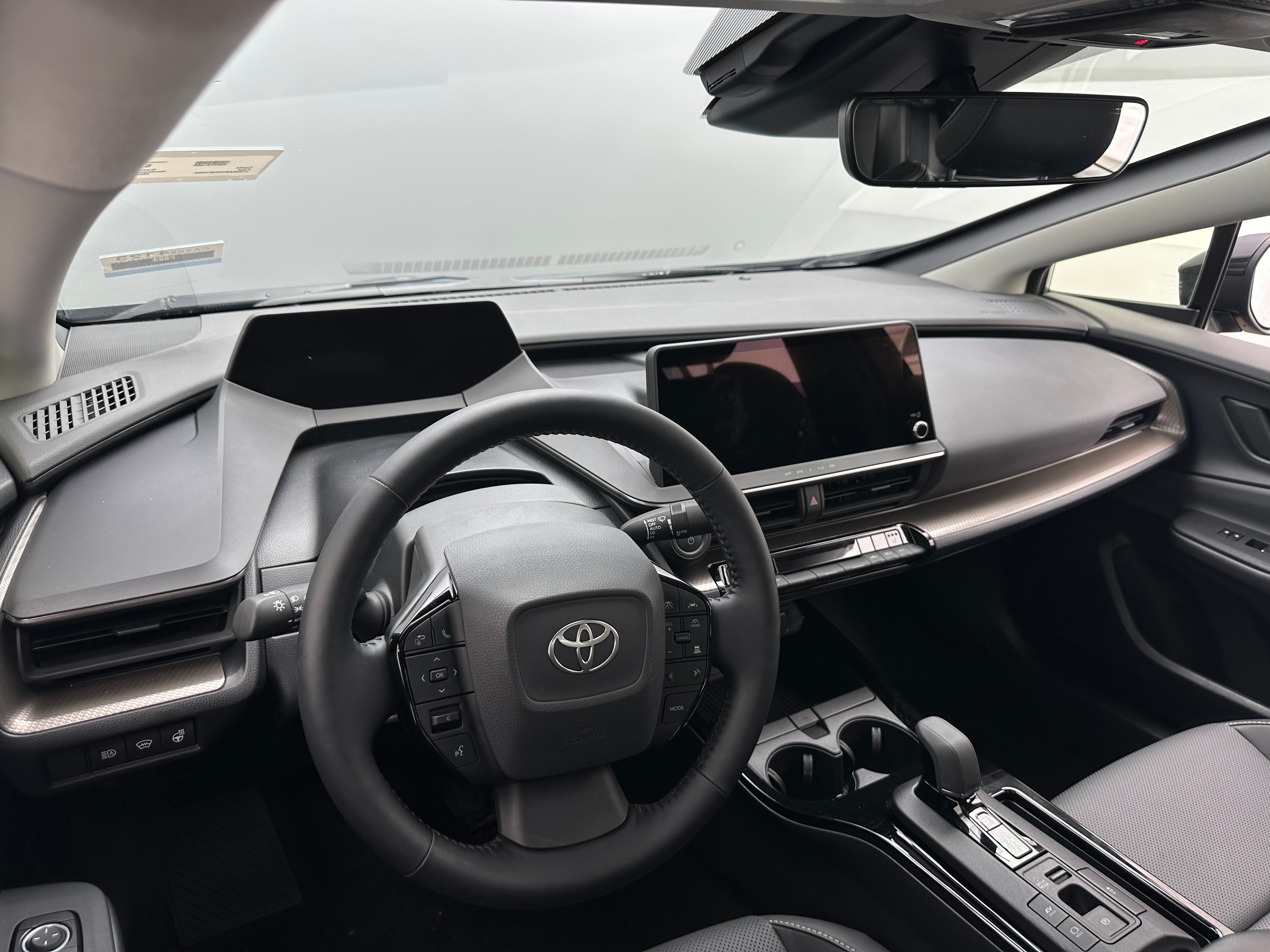 2024 Toyota Prius XLE 3